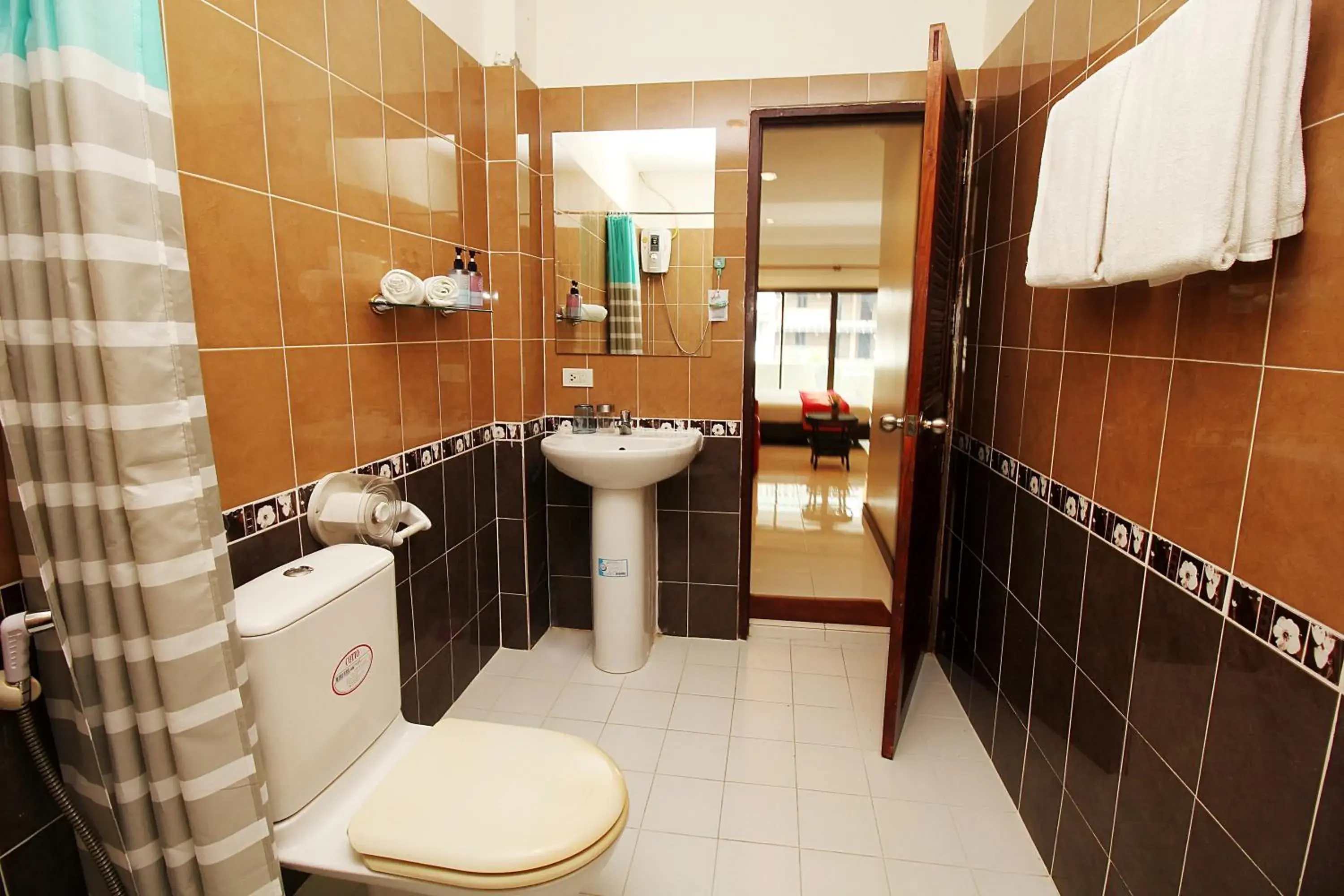 Deluxe Triple Room in Sky Silk Decoration House Deluxe Triple Room in Sky Silk Decoration House