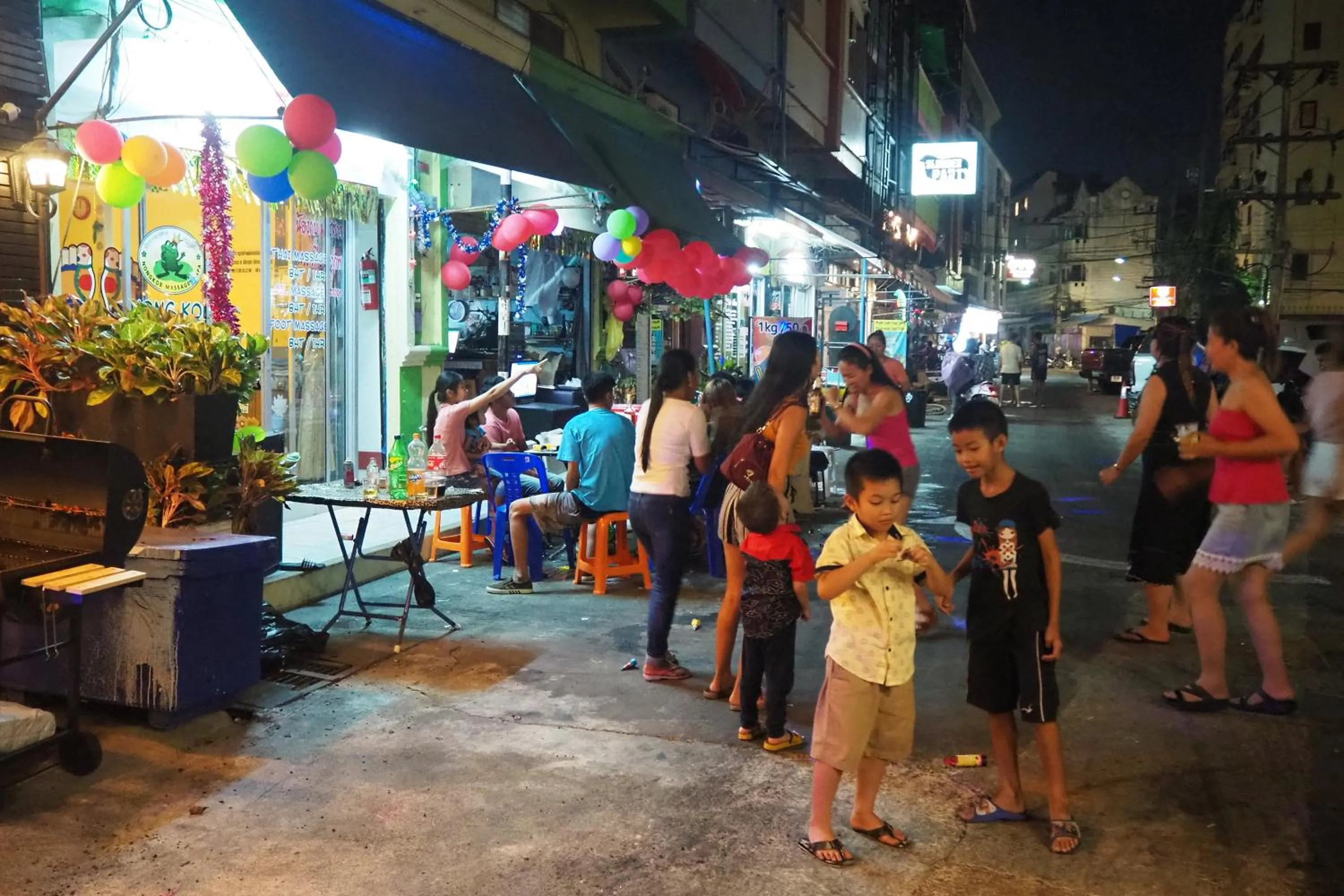People in Sky Silk Decoration House