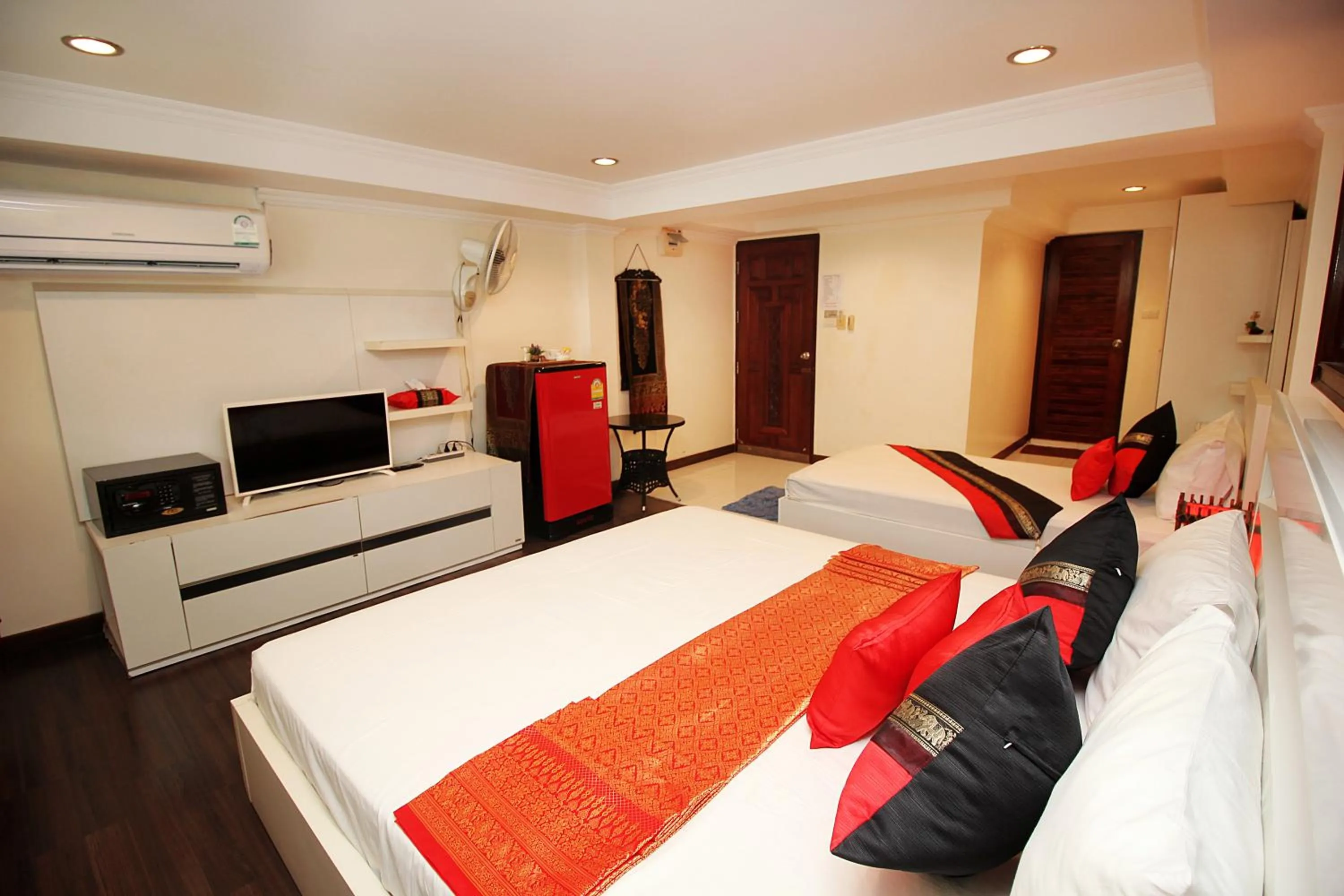 Photo of the whole room, Bed in Sky Silk Decoration House