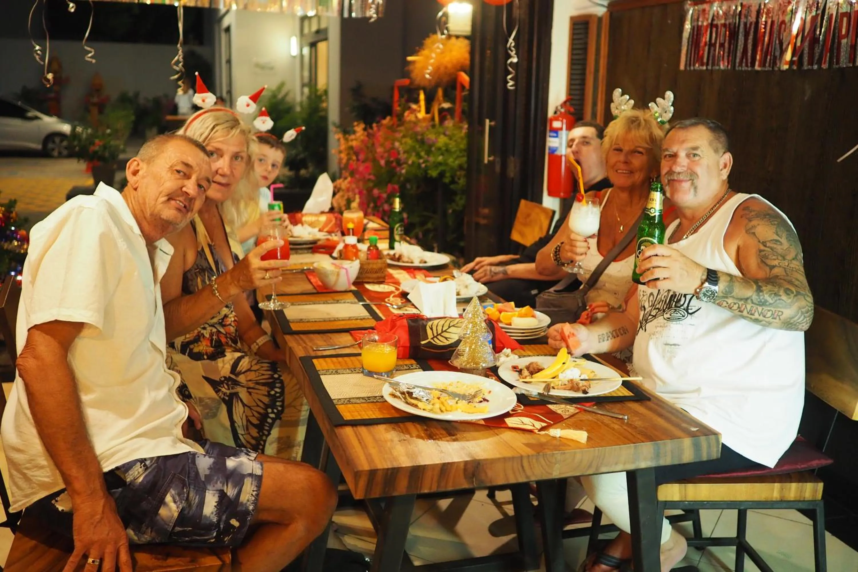 Restaurant/places to eat in Sky Silk Decoration House