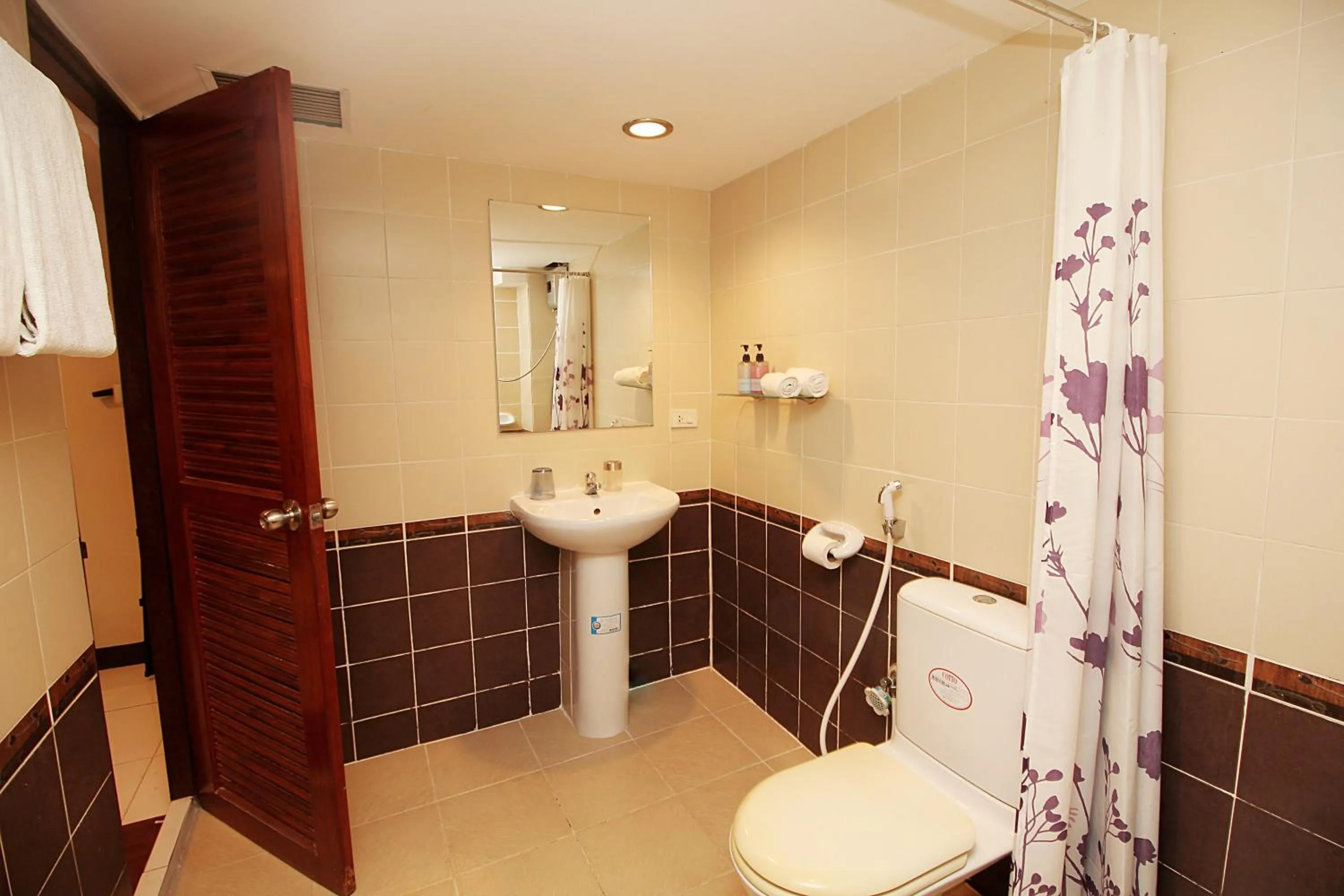 Bathroom in Sky Silk Decoration House