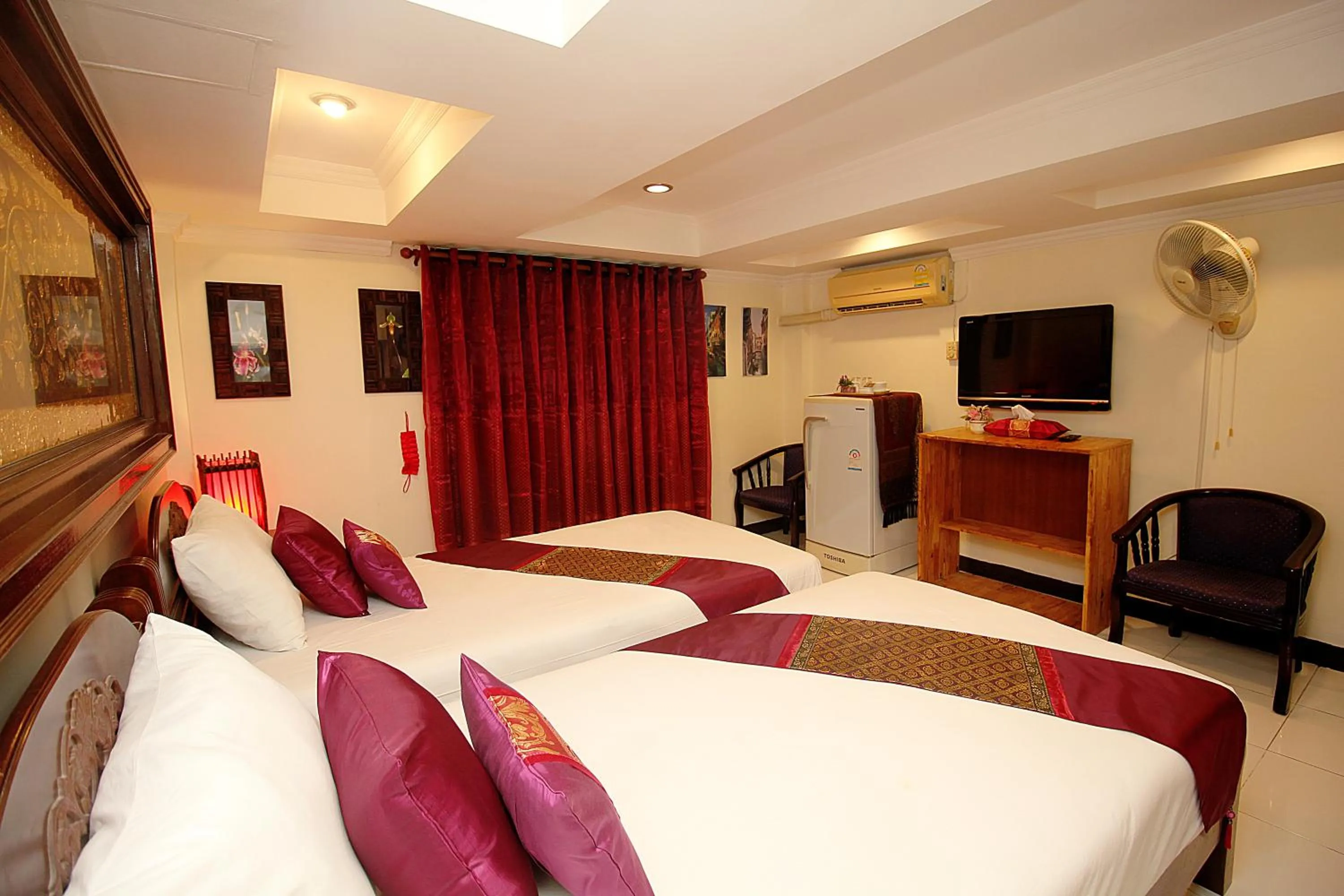 Photo of the whole room, Bed in Sky Silk Decoration House