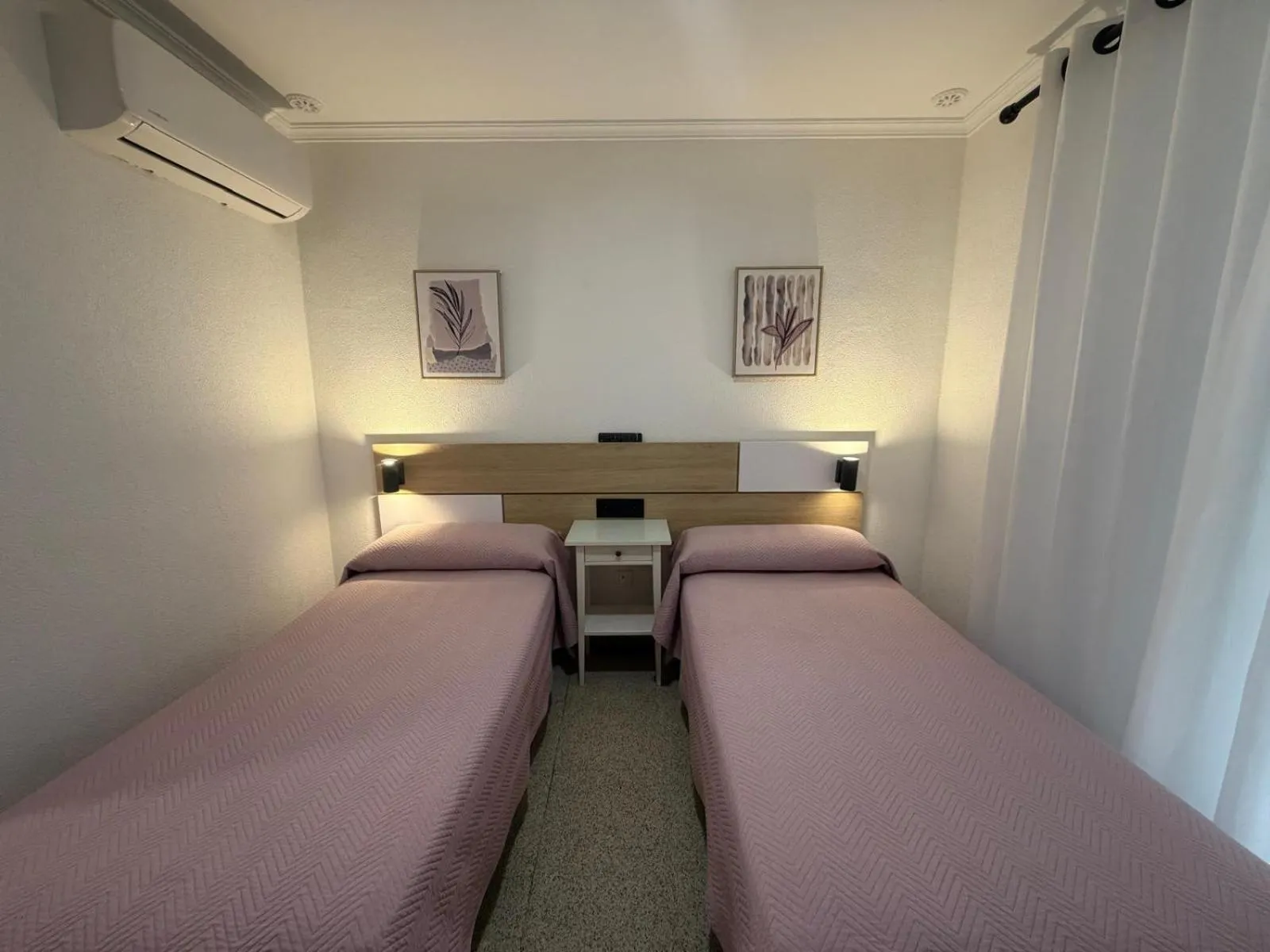 Bedroom, Bed in Hostal Bahía