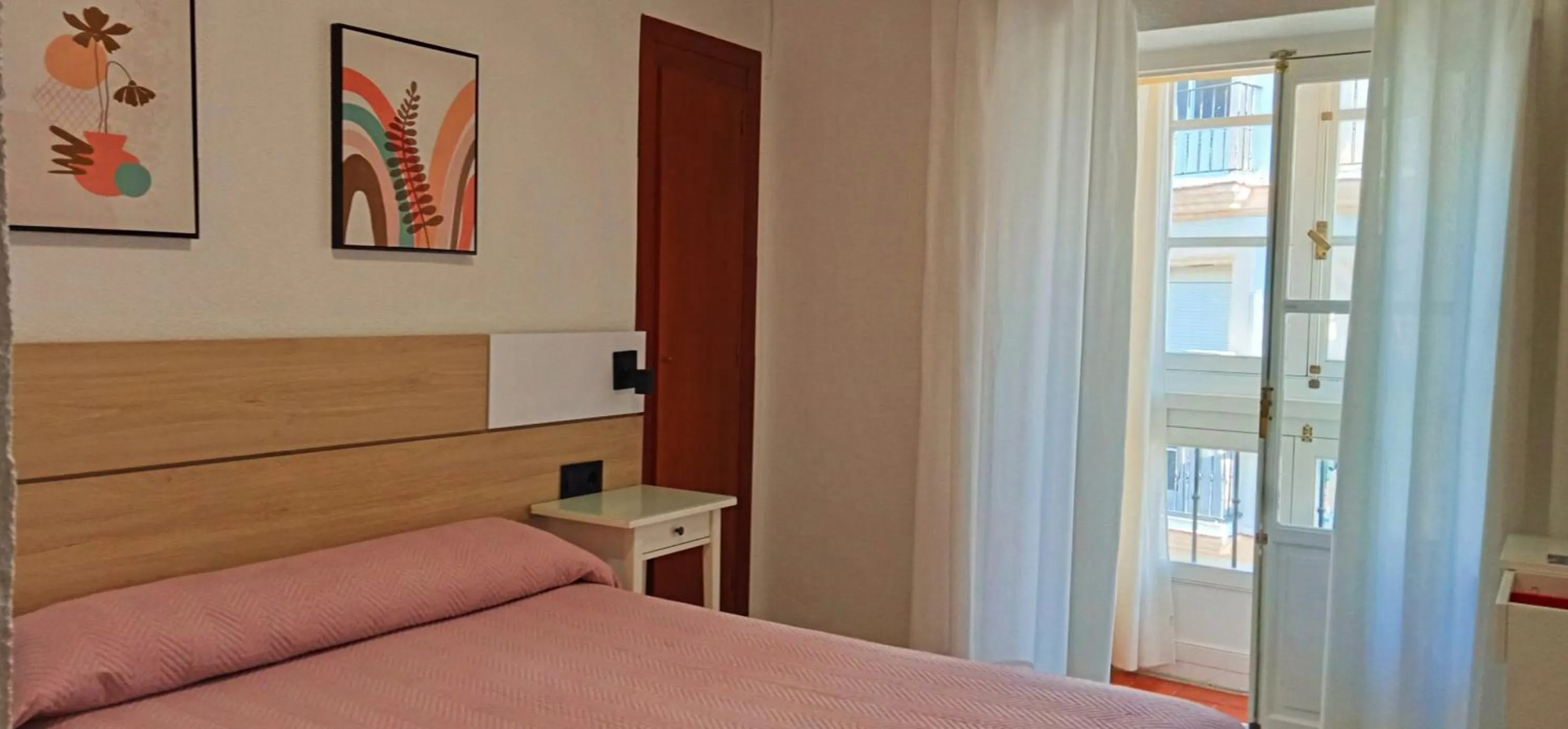 Balcony/Terrace, Bed in Hostal Bahía