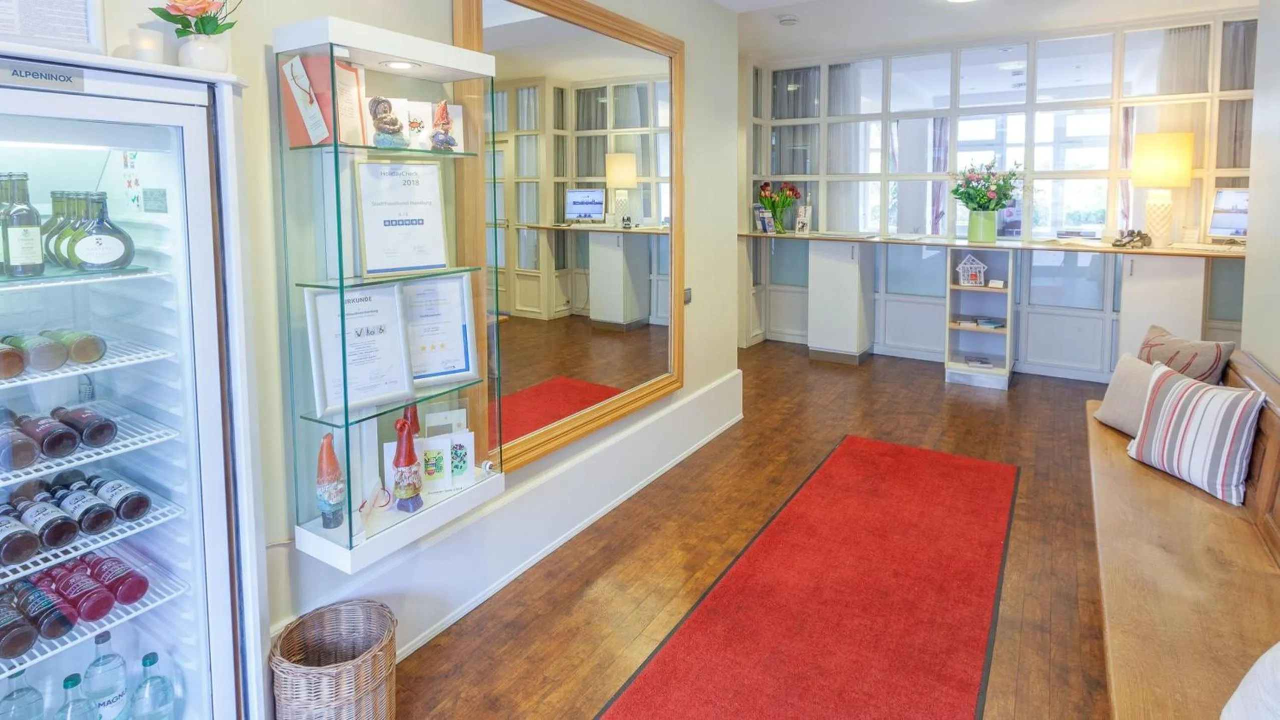 Lobby or reception in Stadthaushotel Hamburg - Inklusionshotel