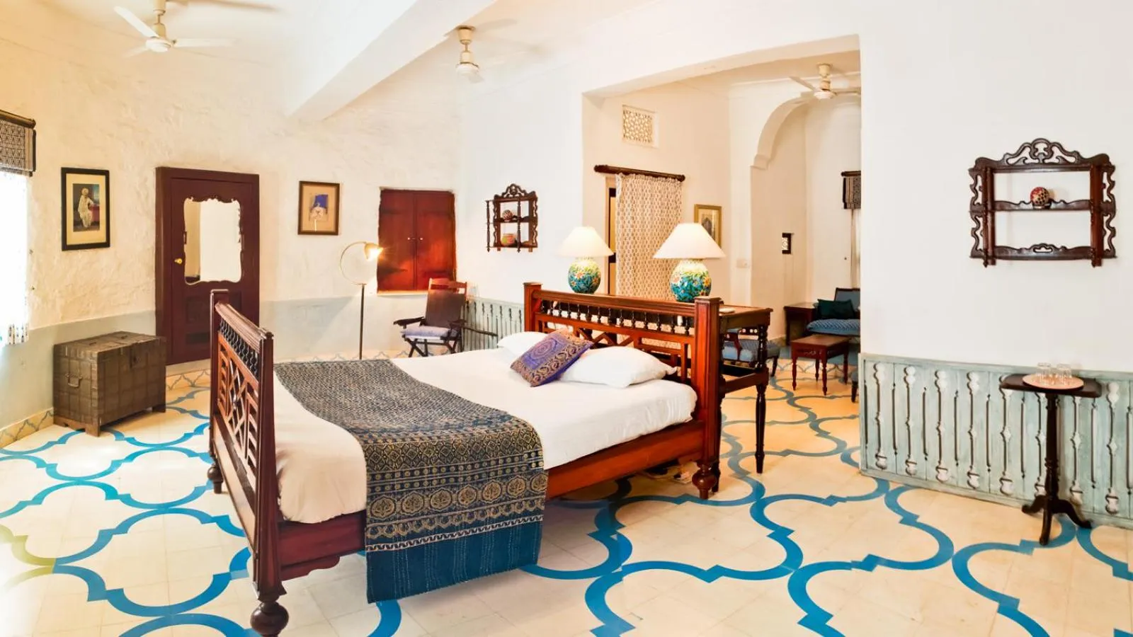 Bed in Neemrana Fort-Palace