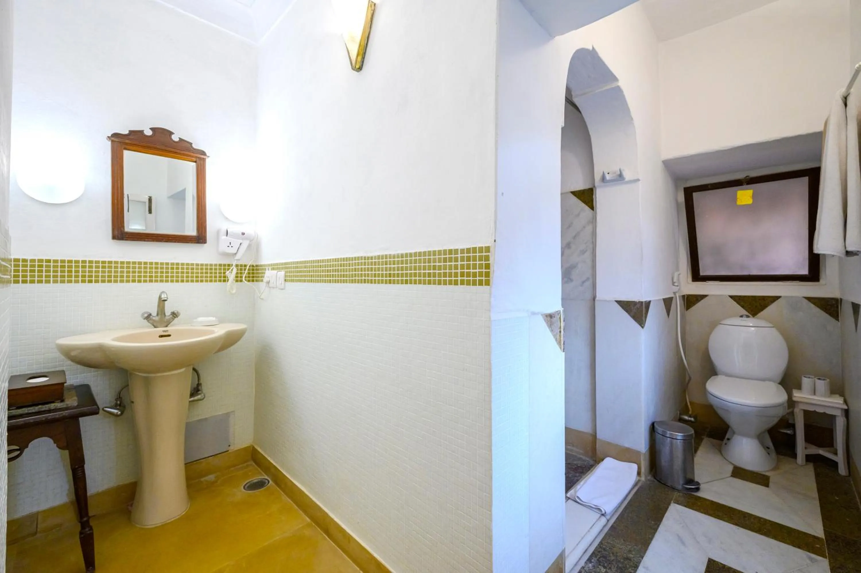 Shower in Neemrana Fort-Palace