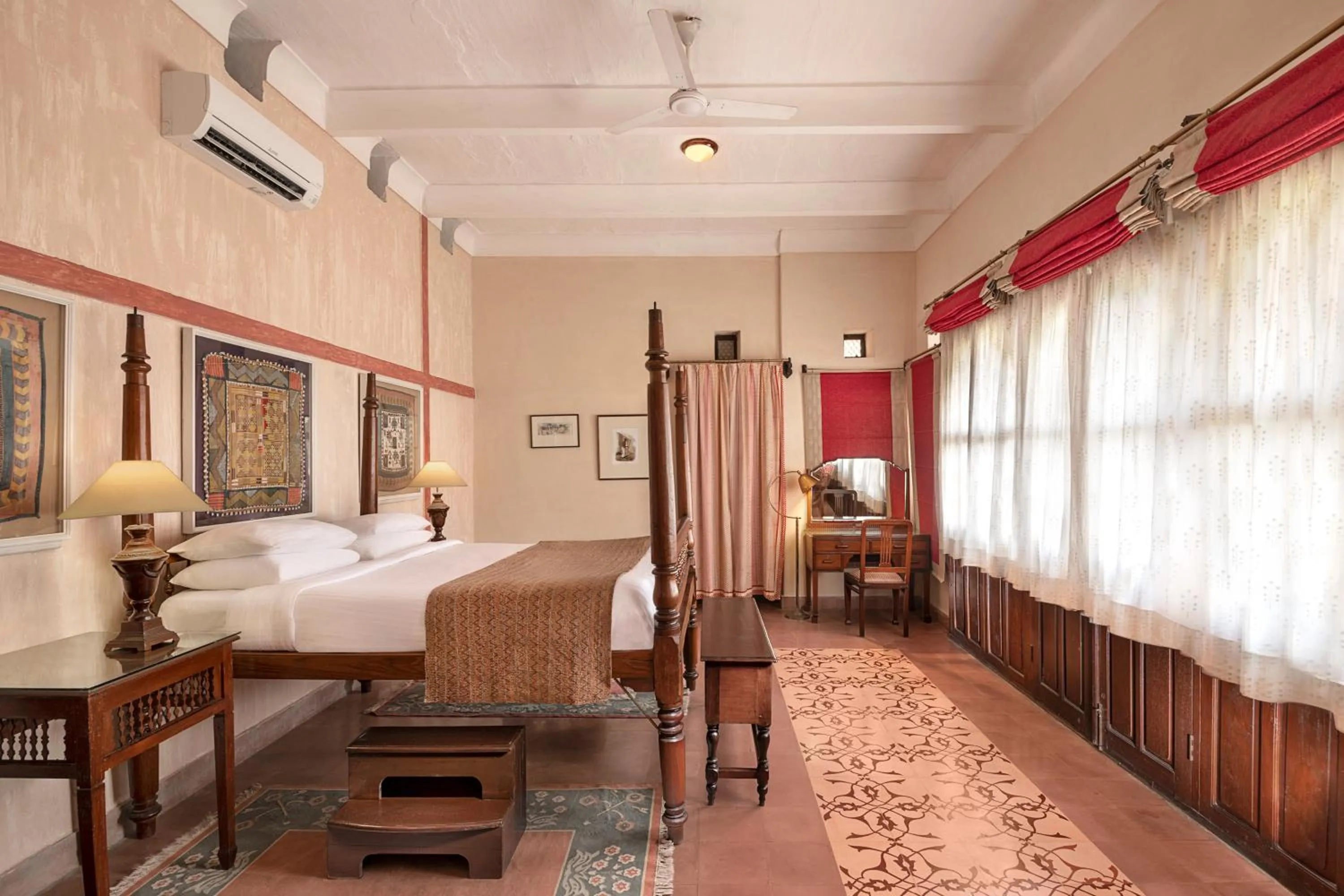 Bed in Neemrana Fort-Palace