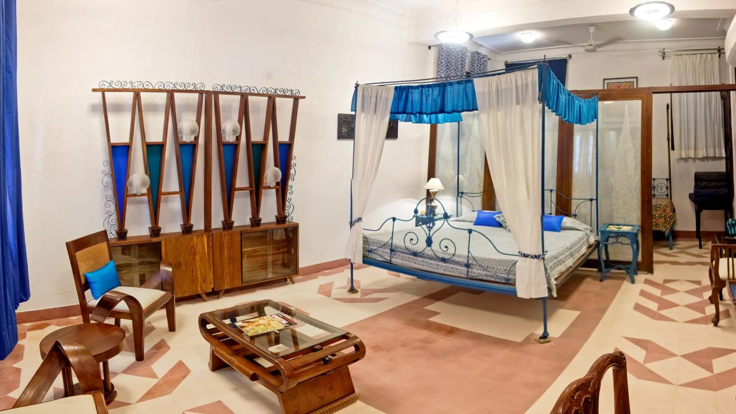 Bed in Neemrana Fort-Palace