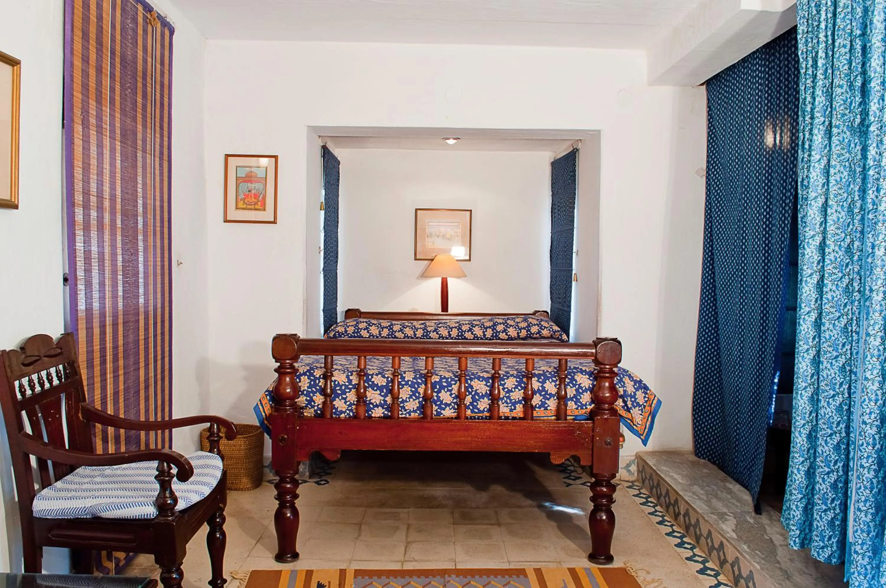 Bed in Neemrana Fort-Palace