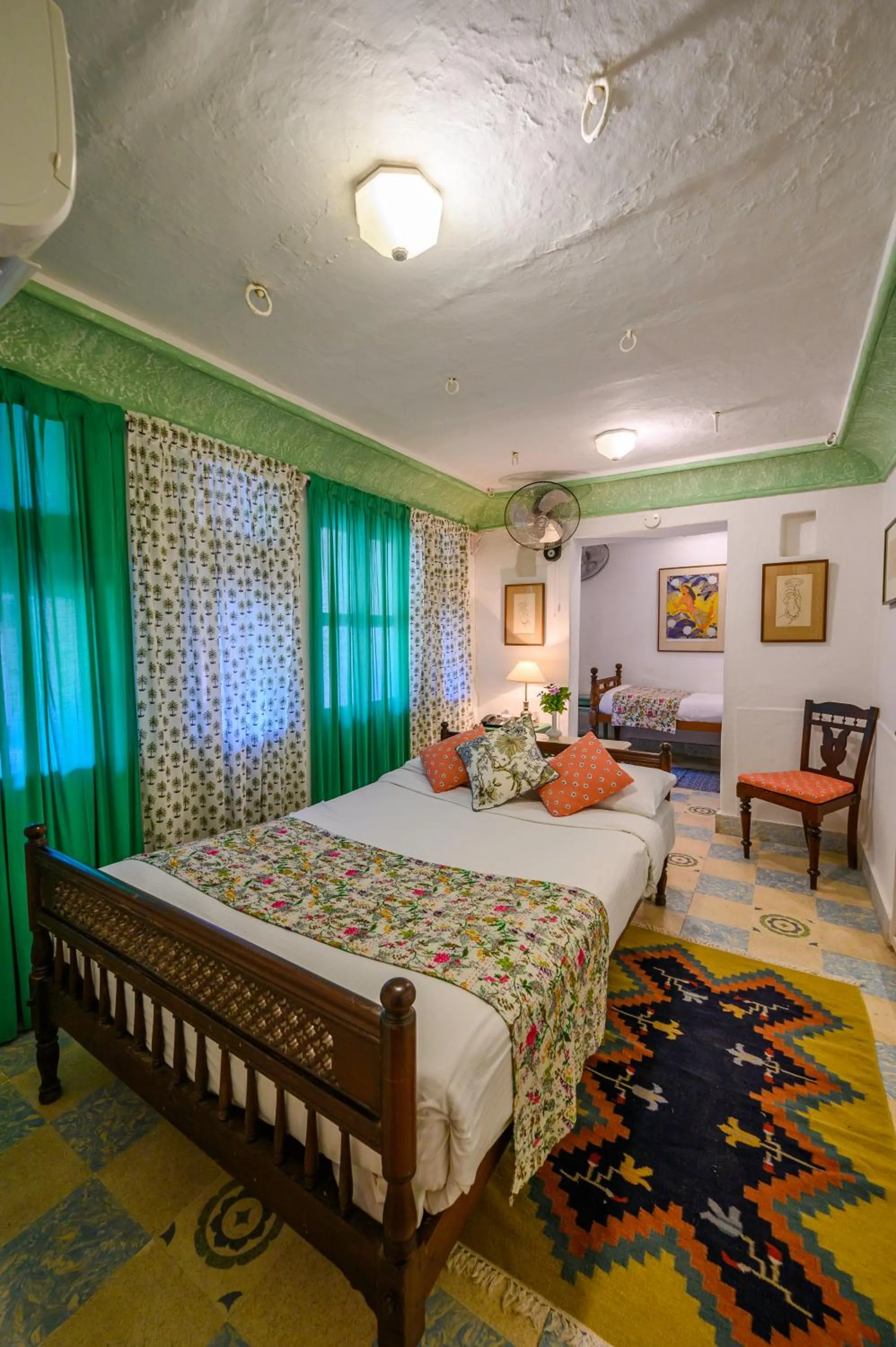 Bedroom, Bed in Neemrana Fort-Palace