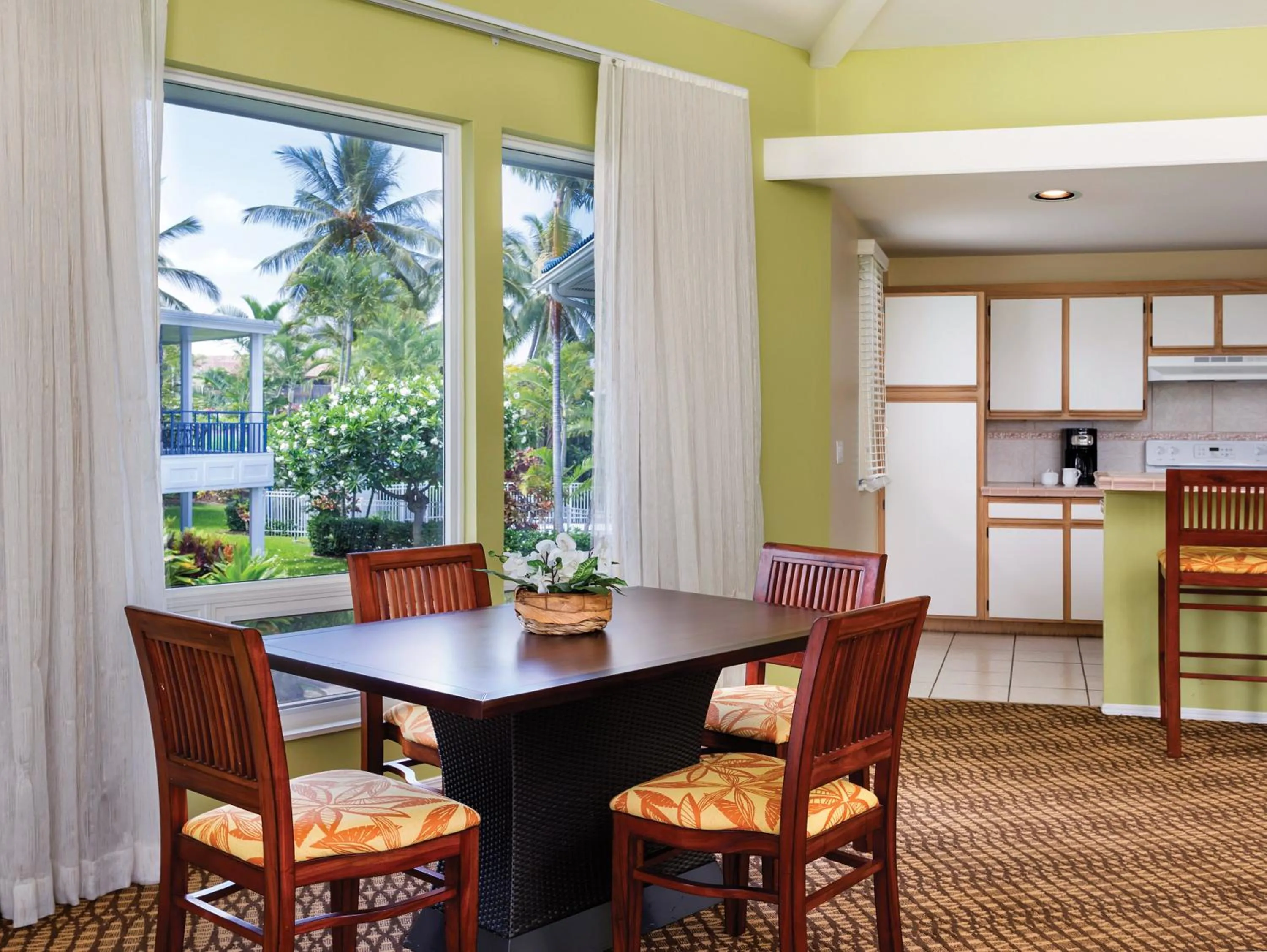 Food and drinks in Wyndham Mauna Loa Village