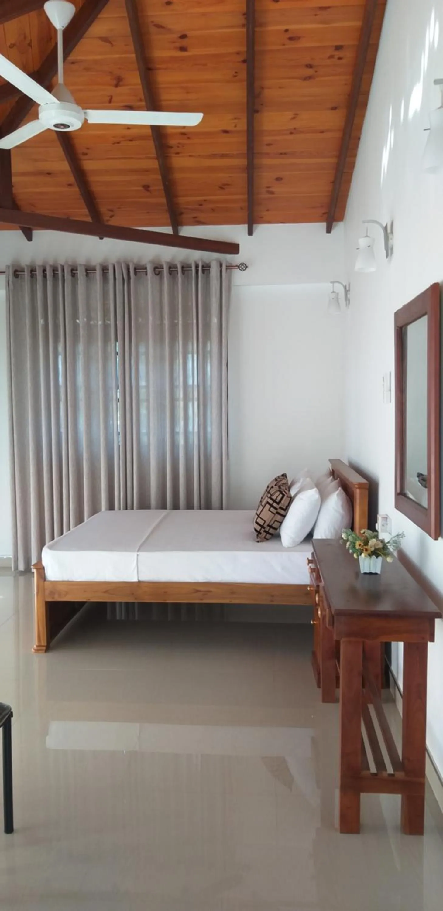 Bed in Mahaweli King's Villa