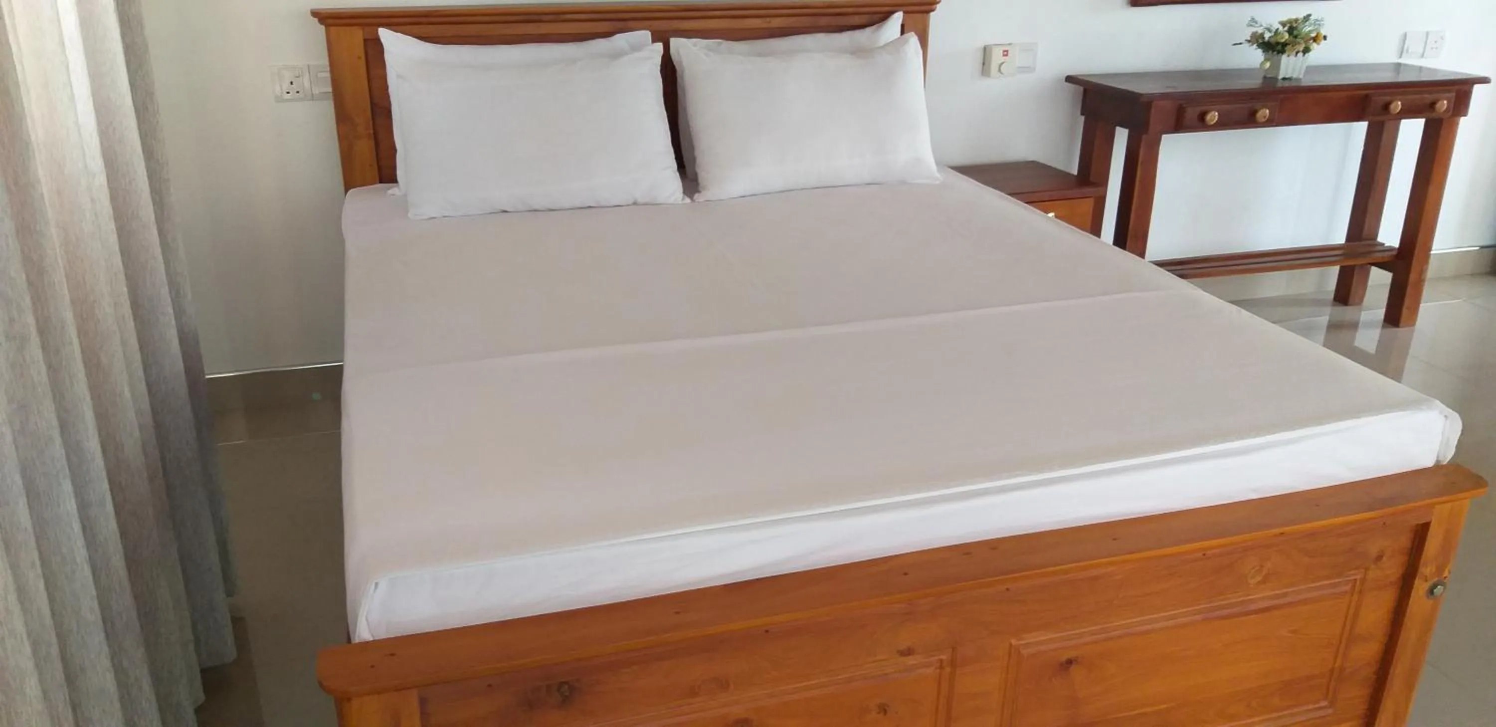 Bed in Mahaweli King's Villa