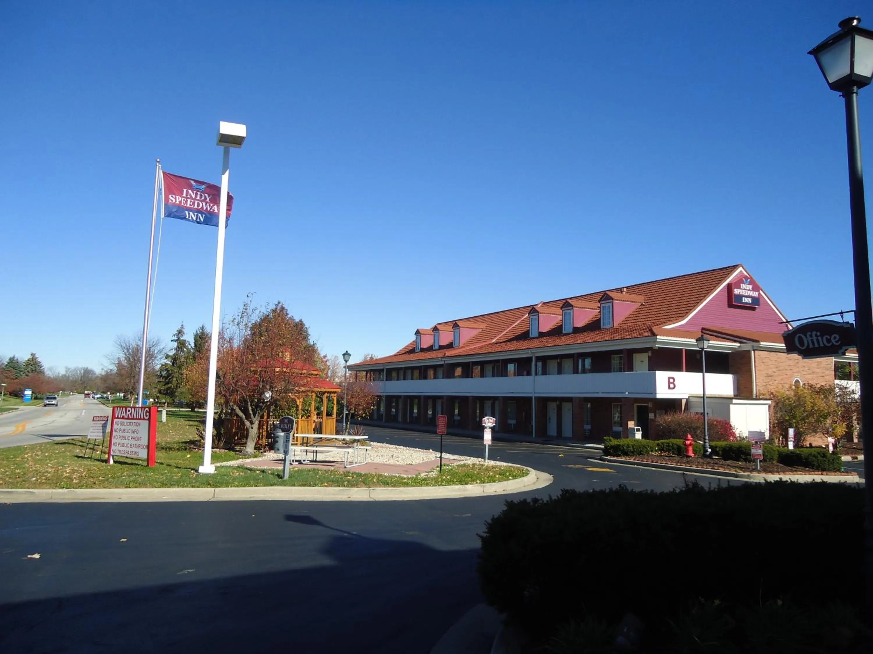 Property building in Indy Speedway Inn