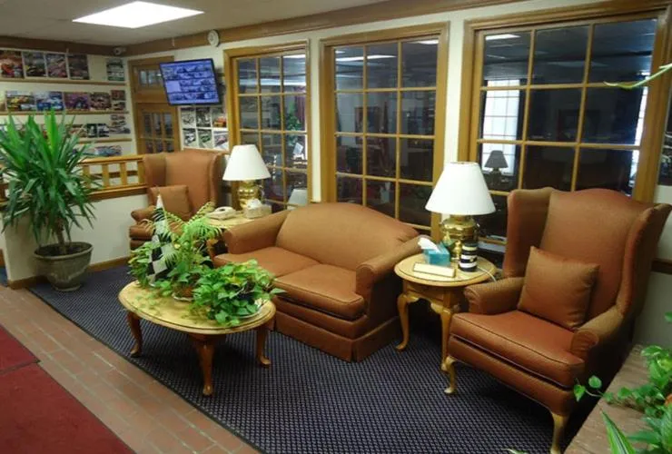 Seating area in Indy Speedway Inn