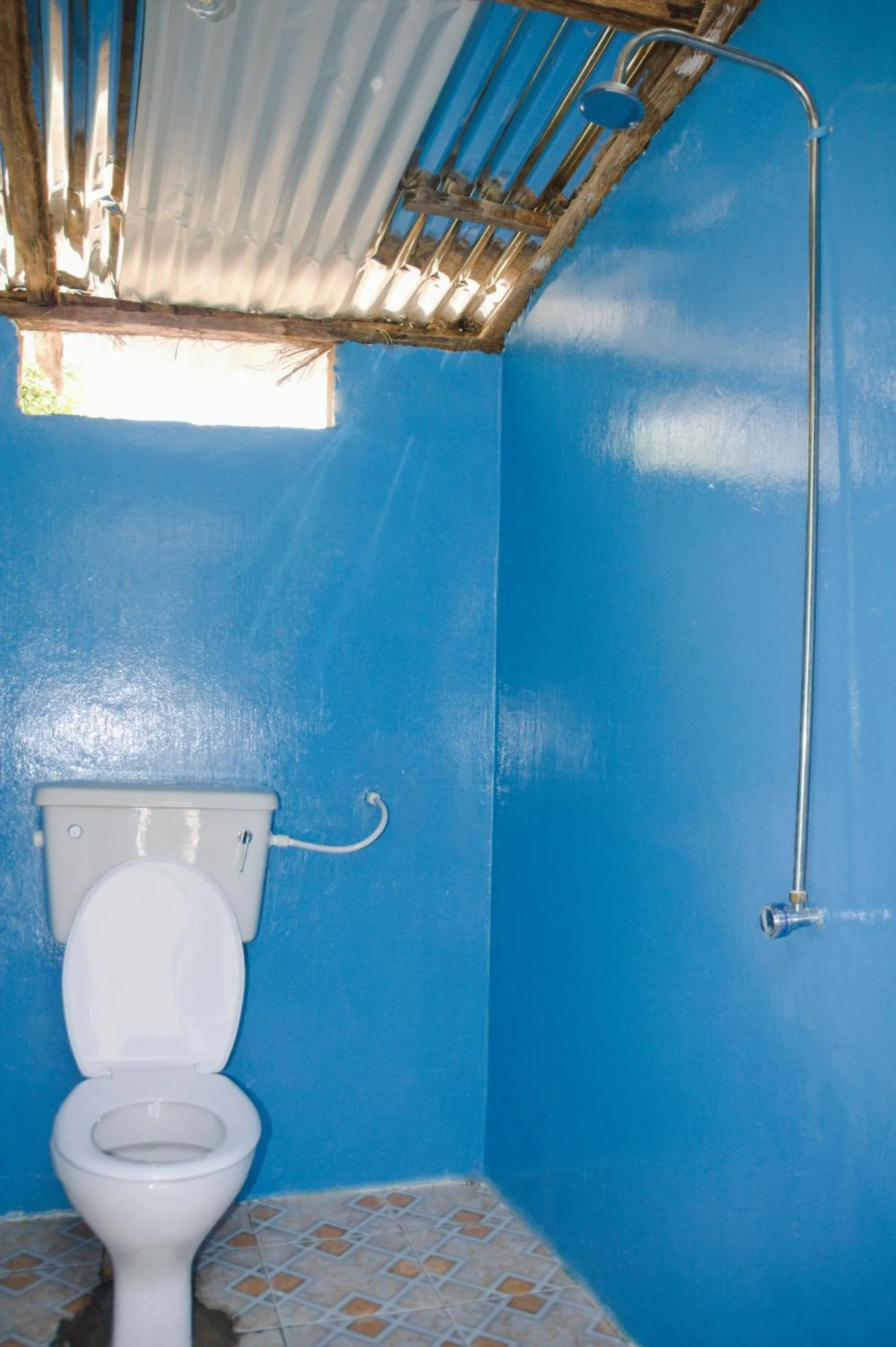 Shower in Tamba Kuruba Eco-lodge