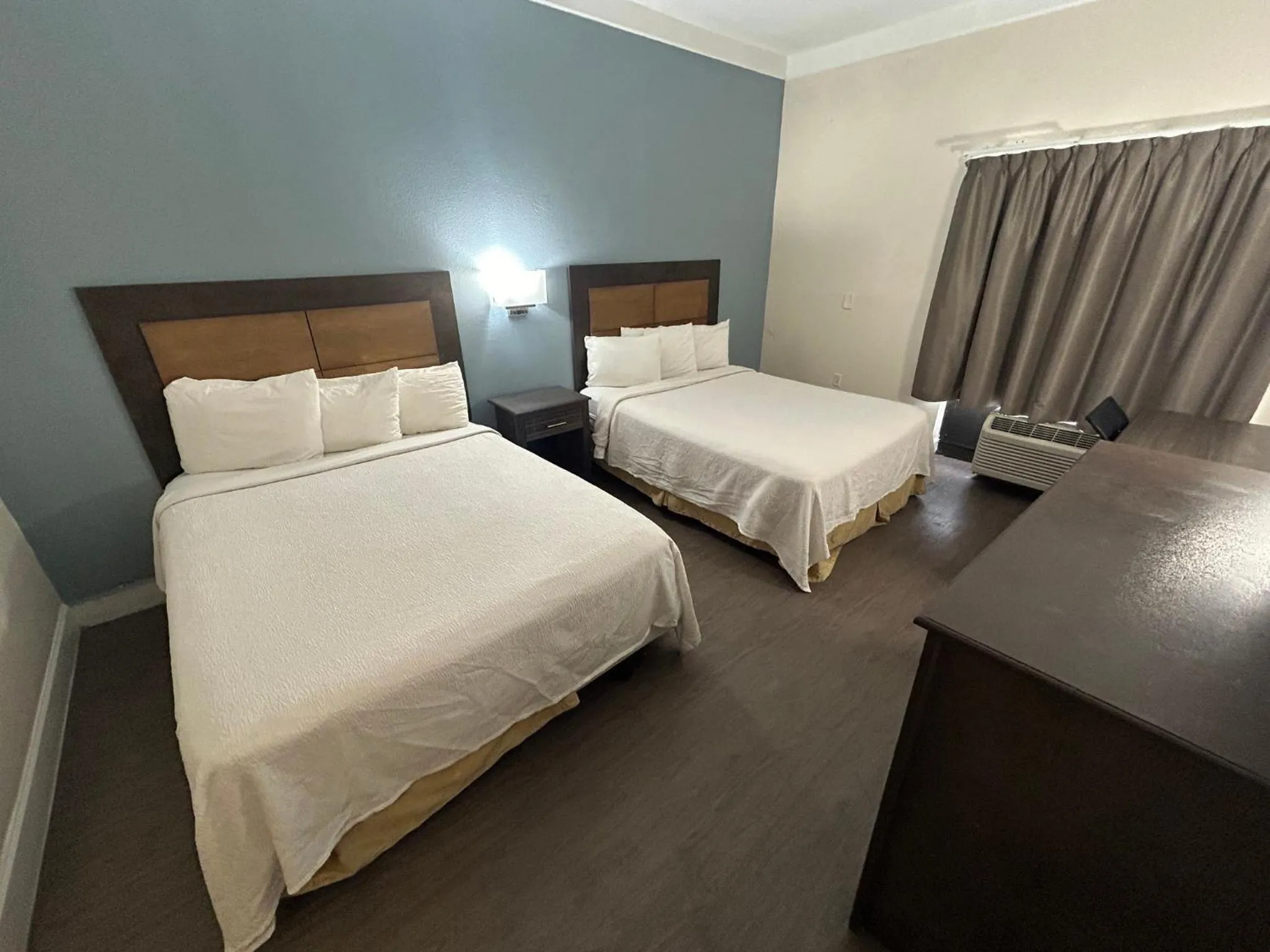 Photo of the whole room, Bed in Best Western Airport Inn Fort Myers