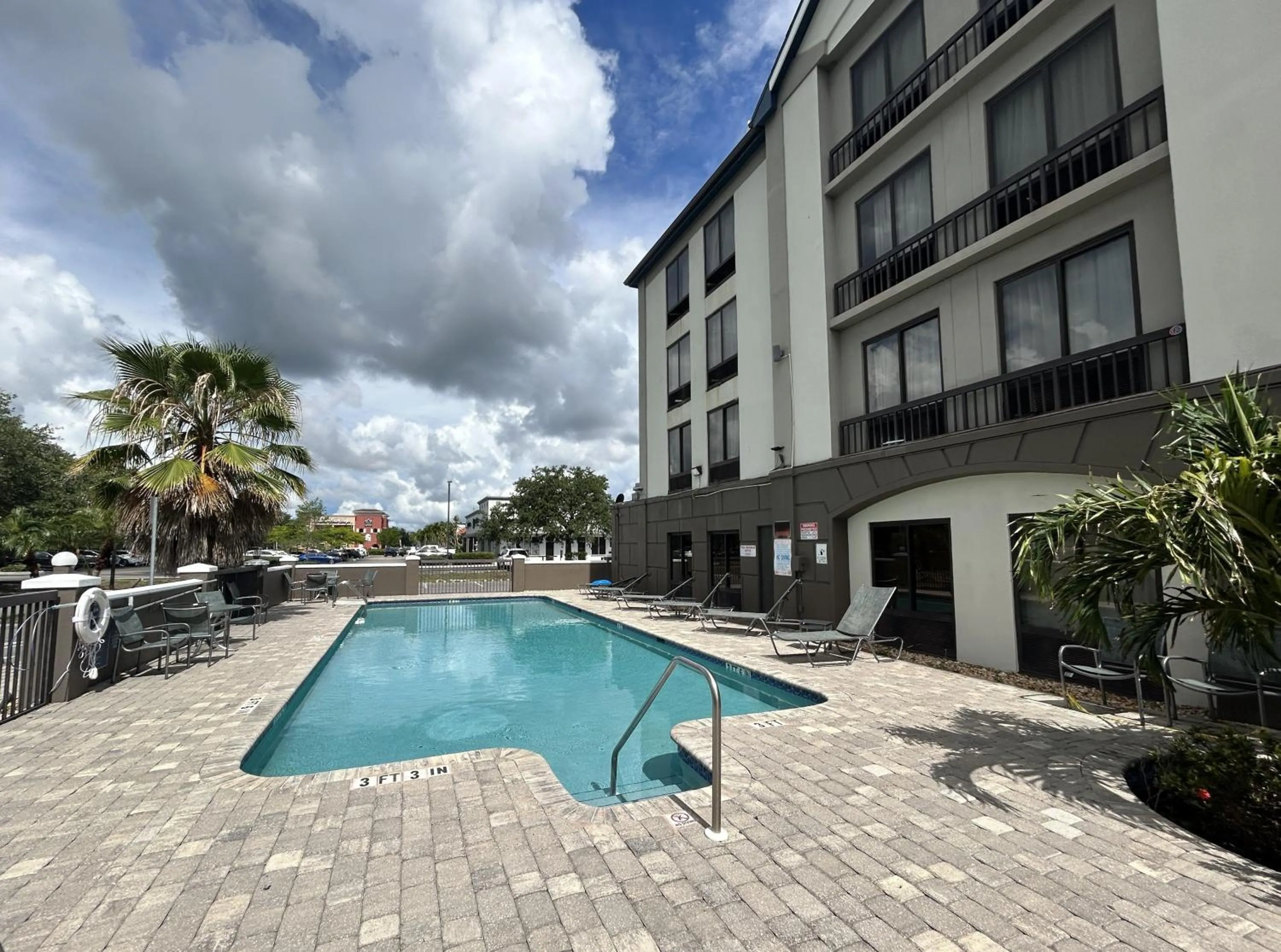 Swimming pool in Best Western Airport Inn Fort Myers