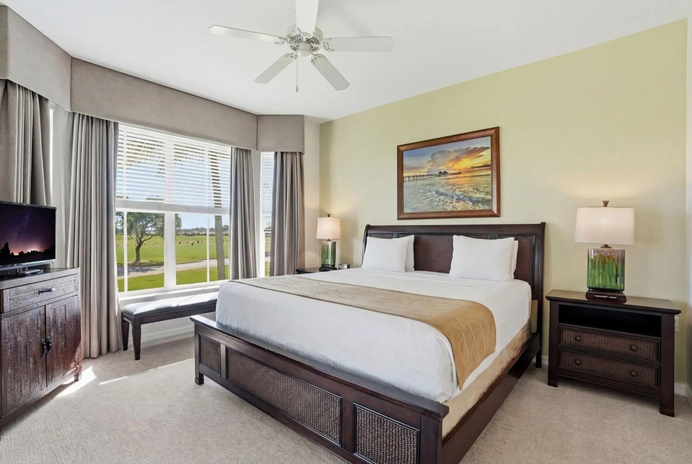 Bed in GreenLinks Golf Villas at Lely Resort
