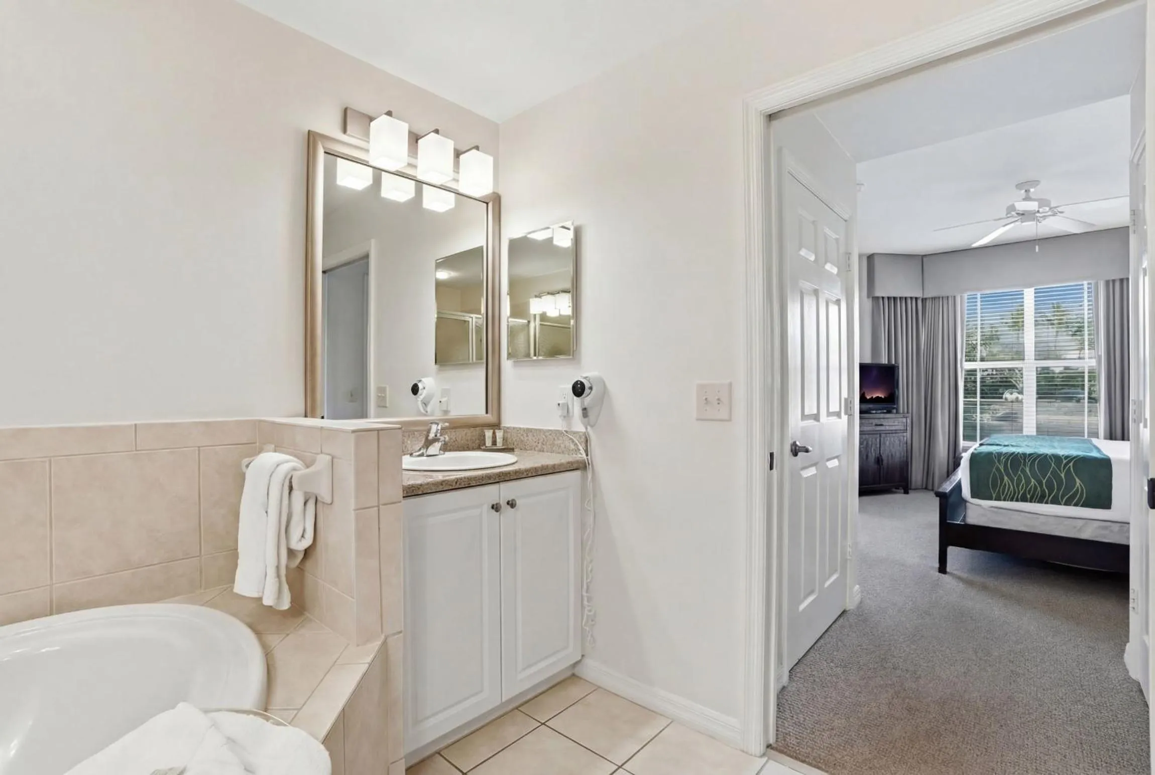 Bed in GreenLinks Golf Villas at Lely Resort