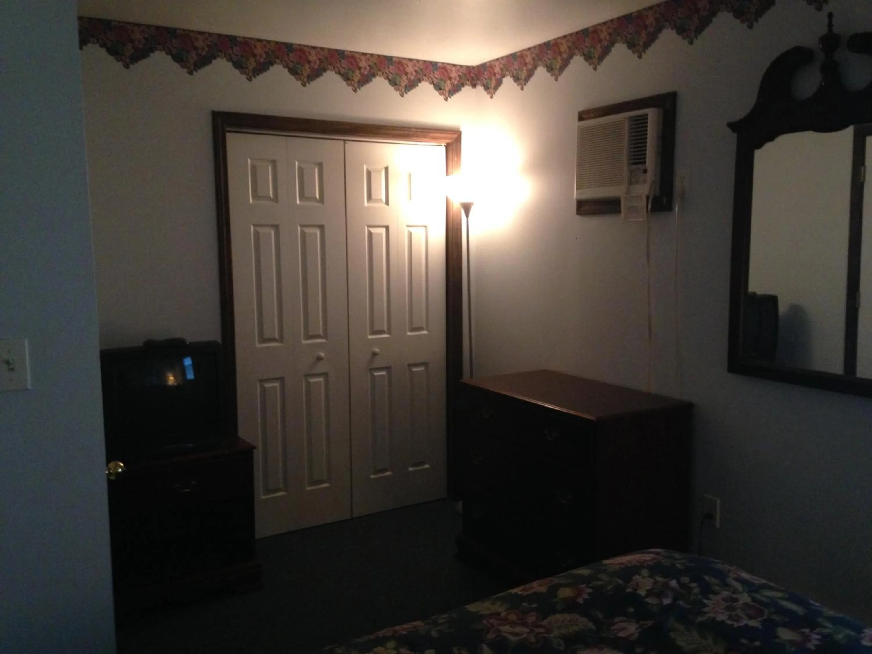 Other, Bed in Fred's Inn Restaurant & Lodging