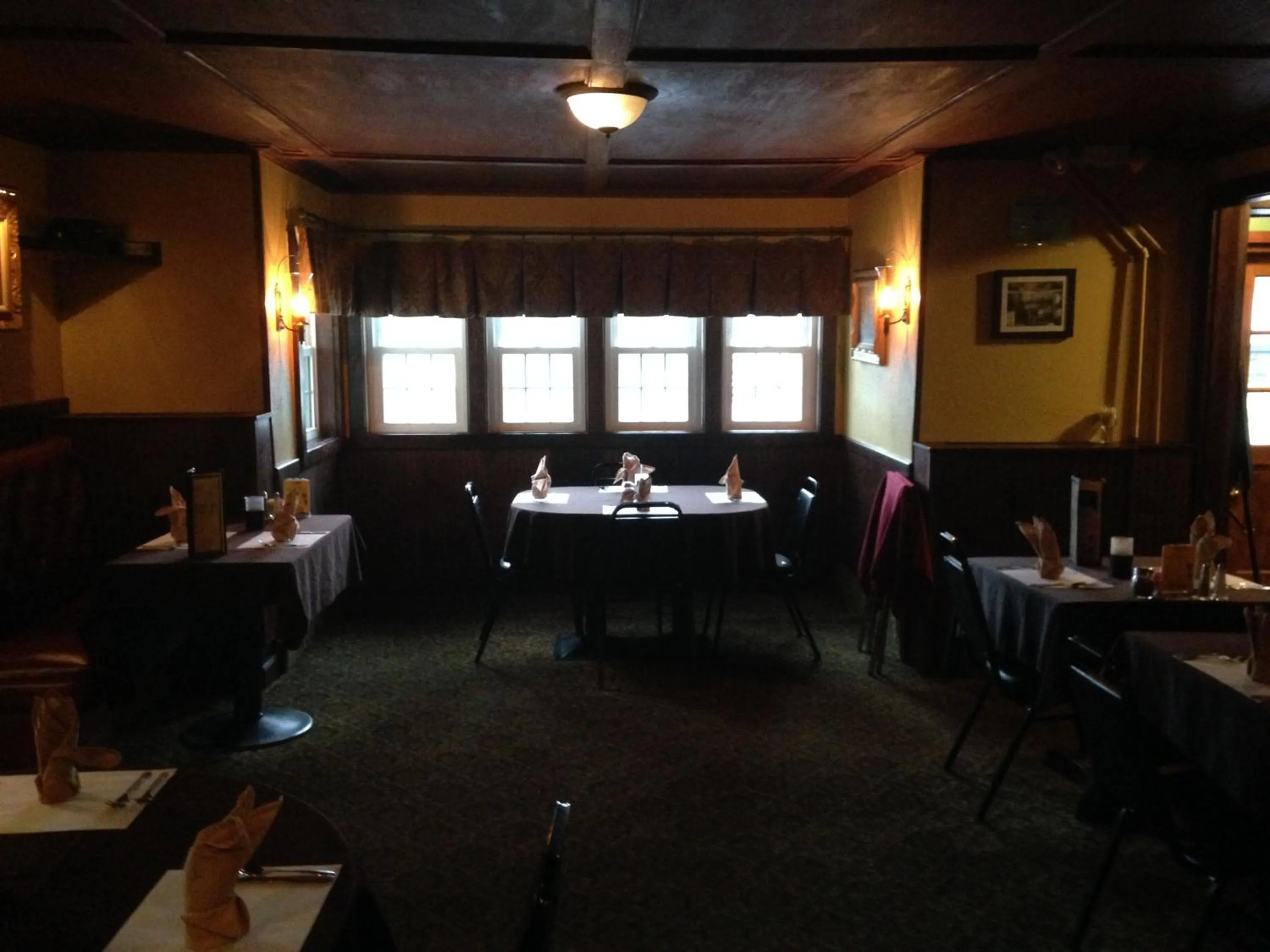 Dining area in Fred's Inn Restaurant & Lodging
