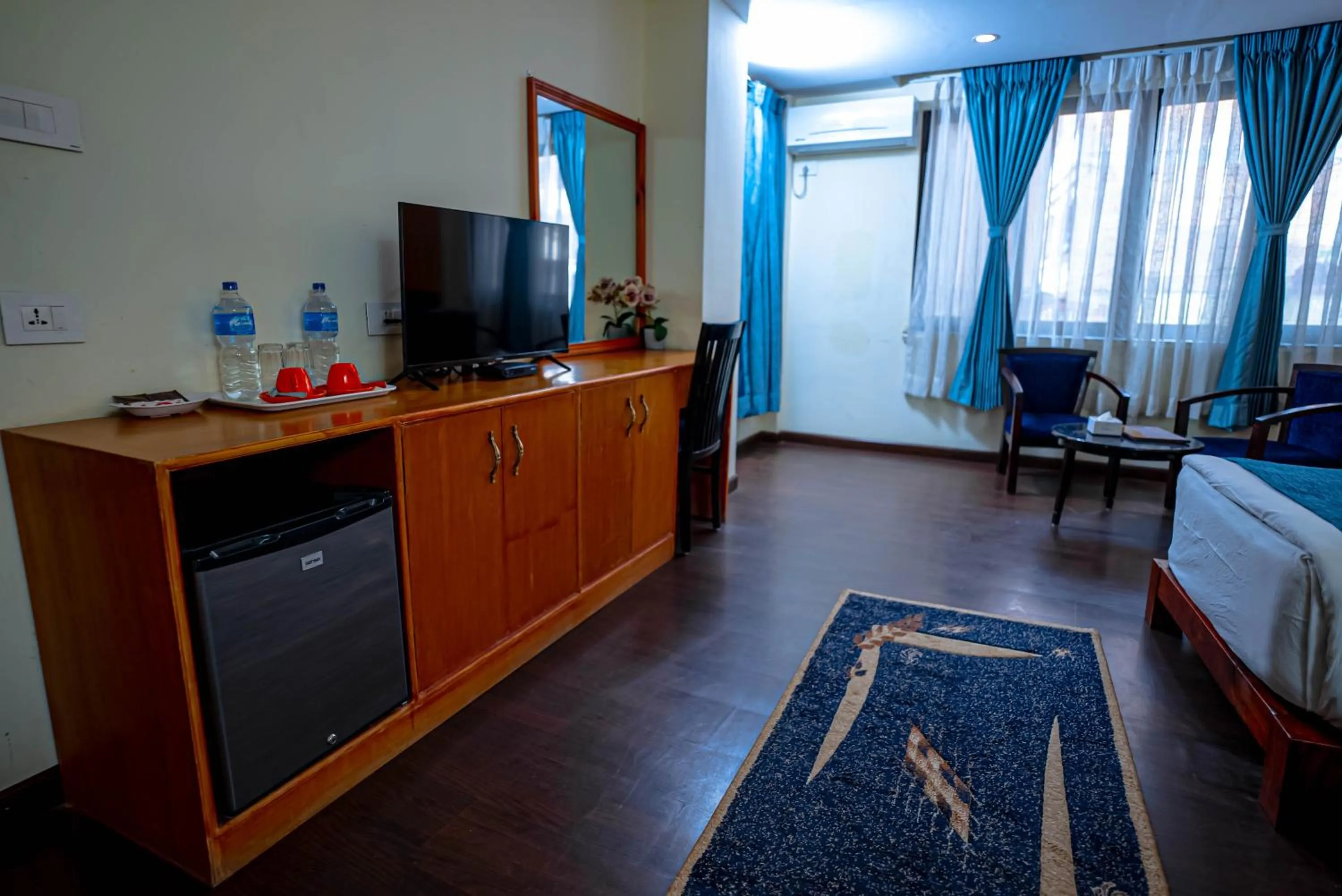 TV and multimedia, Bed in Satkar Hotel and Spa