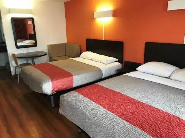 Bed in Motel 6-Indianapolis, IN - South Bed in Motel 6-Indianapolis, IN - South