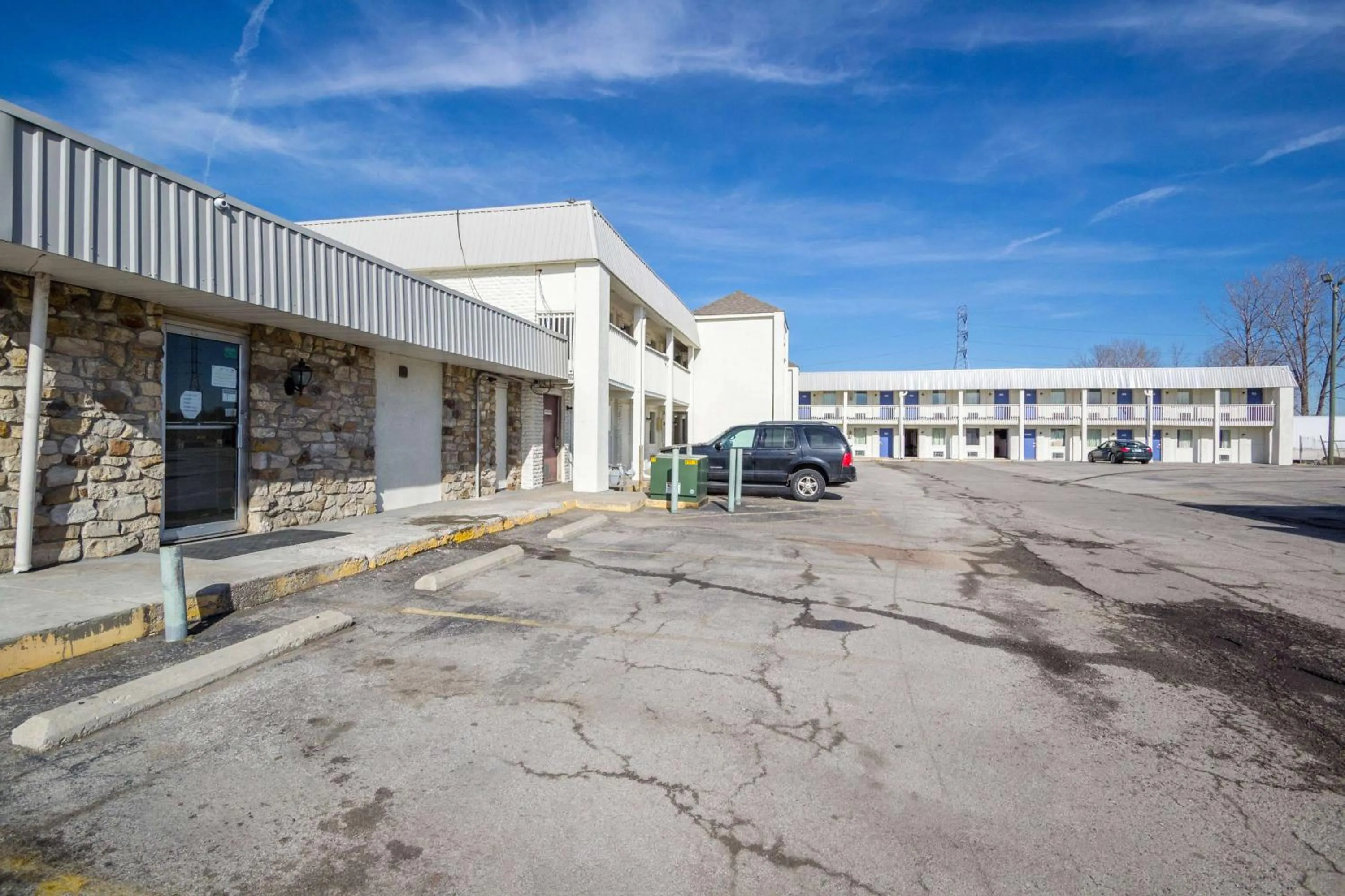 Property Building in Motel 6-Indianapolis, IN - South