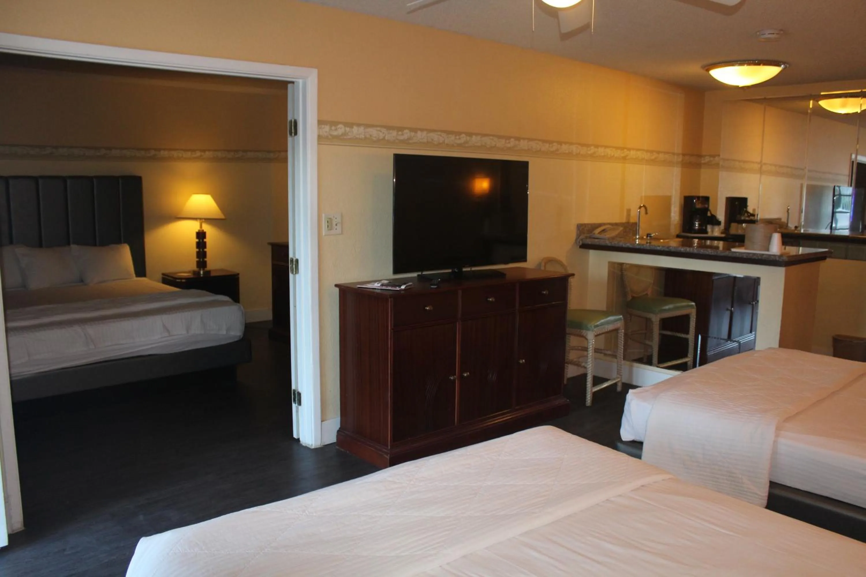 Bed in Shalimar Hotel of Las Vegas