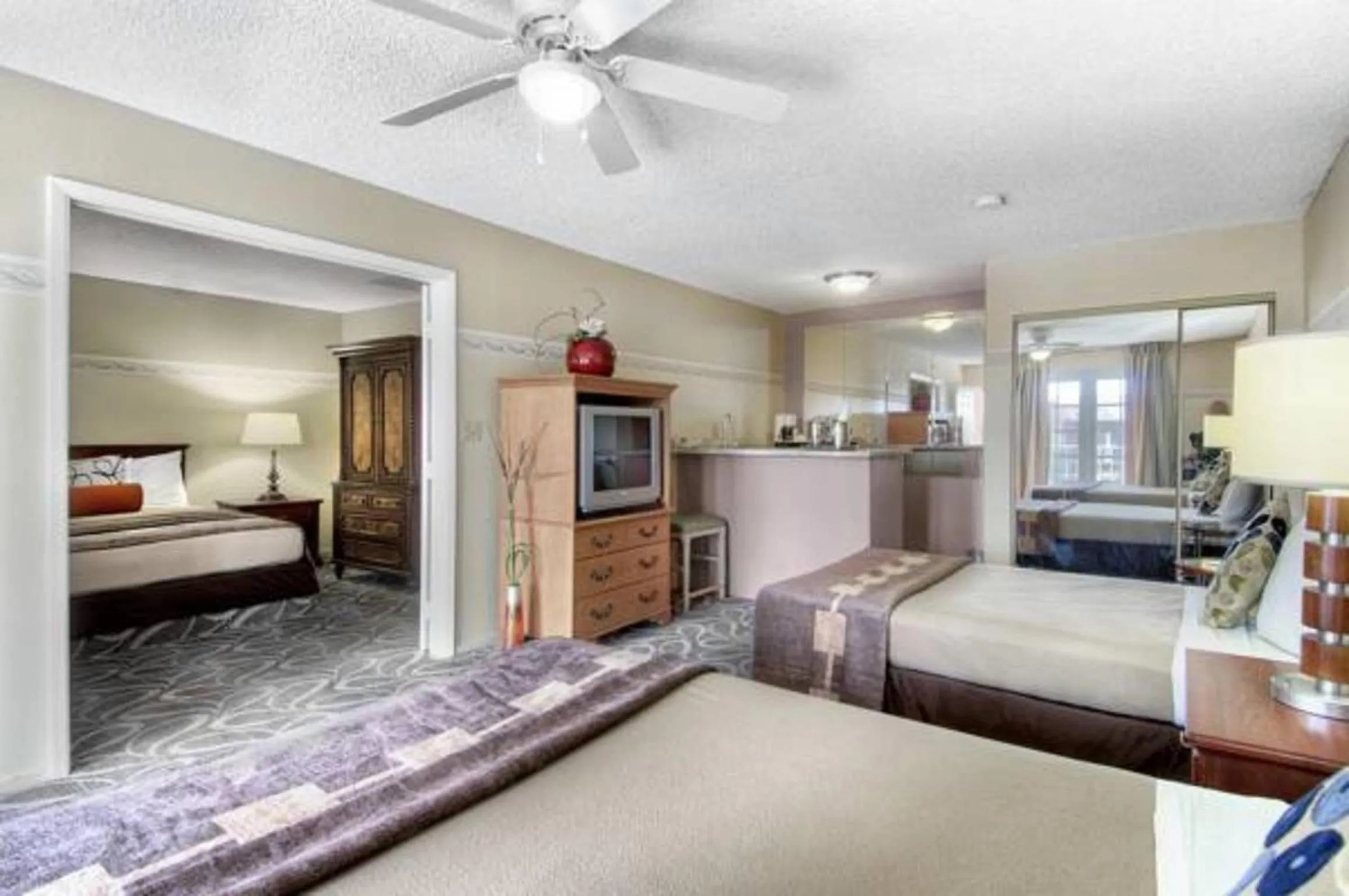 Bedroom, Bed in Shalimar Hotel of Las Vegas