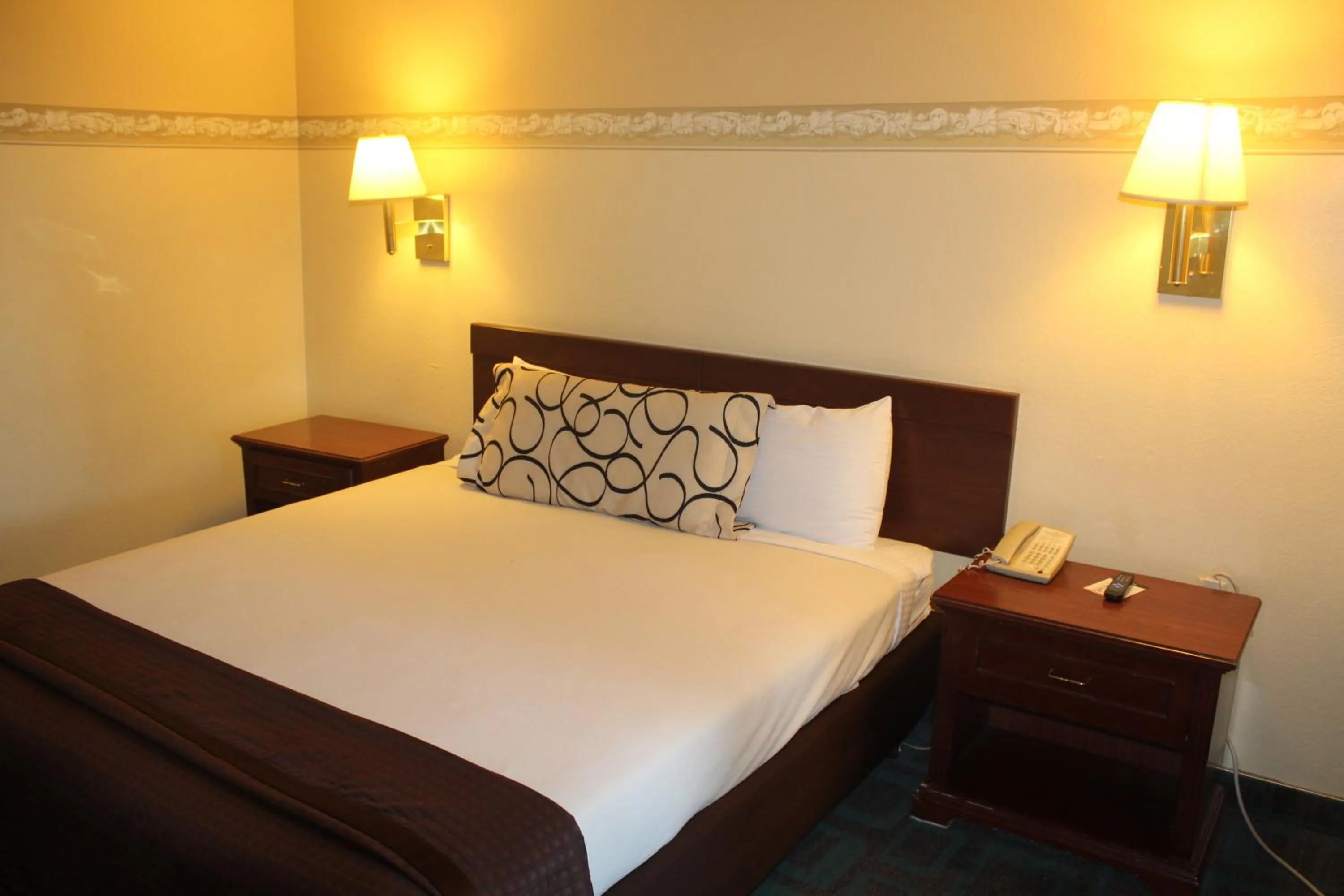 Bed in Shalimar Hotel of Las Vegas