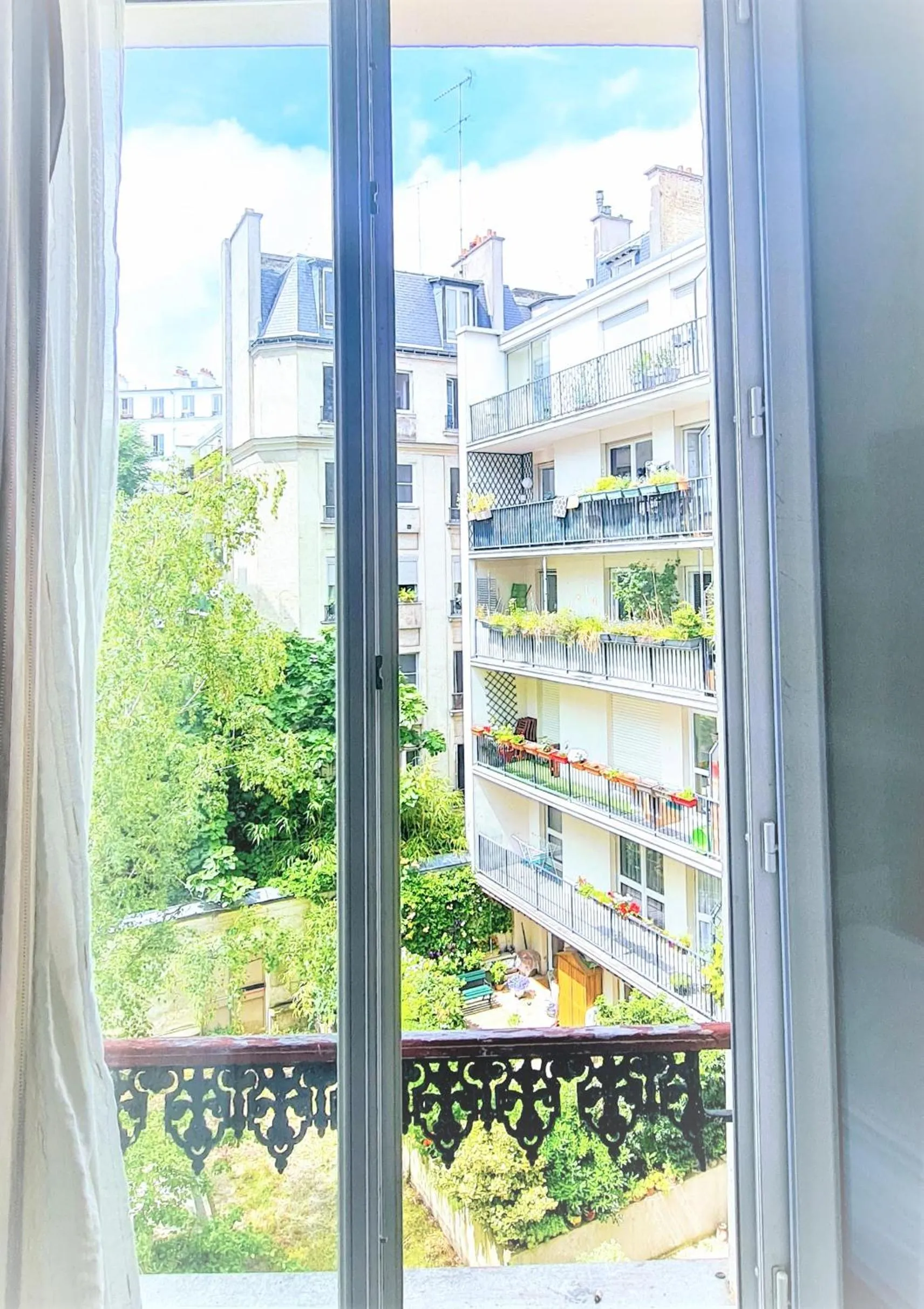 Spring in Hotel de France 18