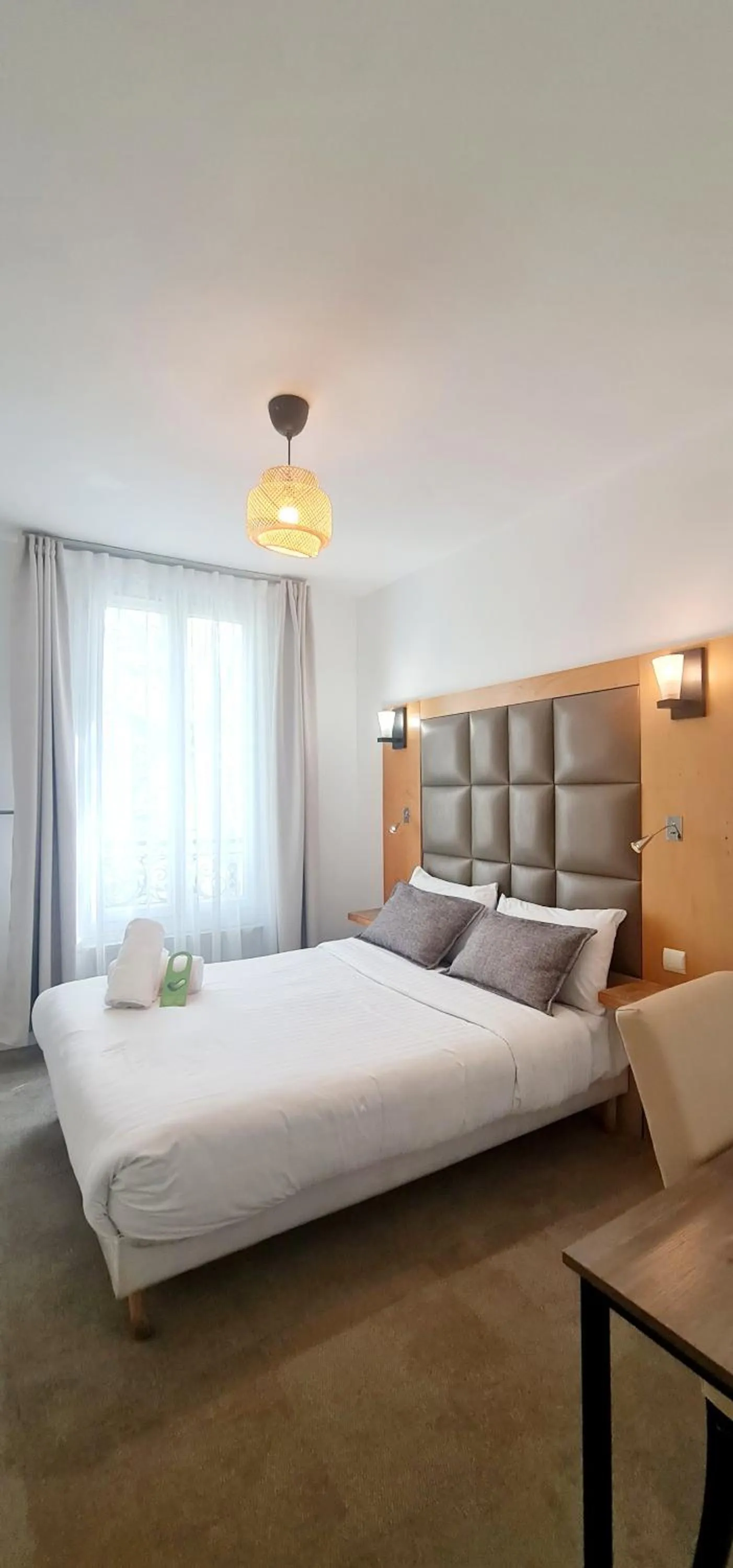 Photo of the whole room, Bed in Hotel de France 18