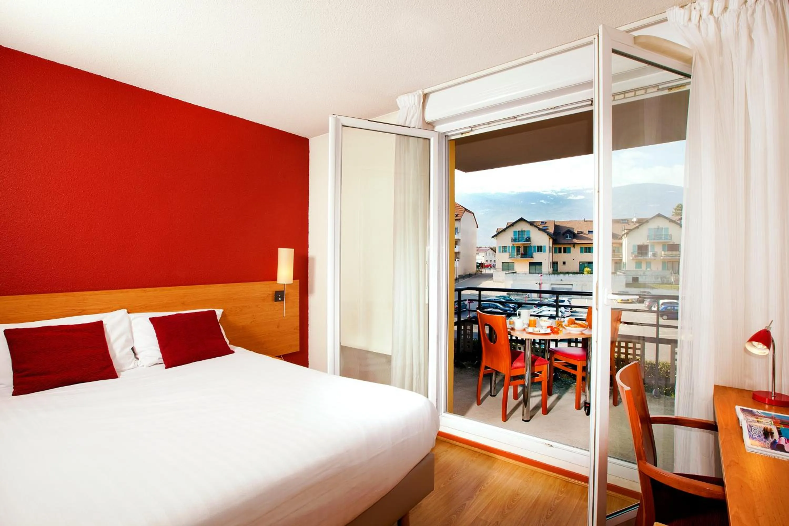 Bed in Séjours & Affaires Genève Saint Genis