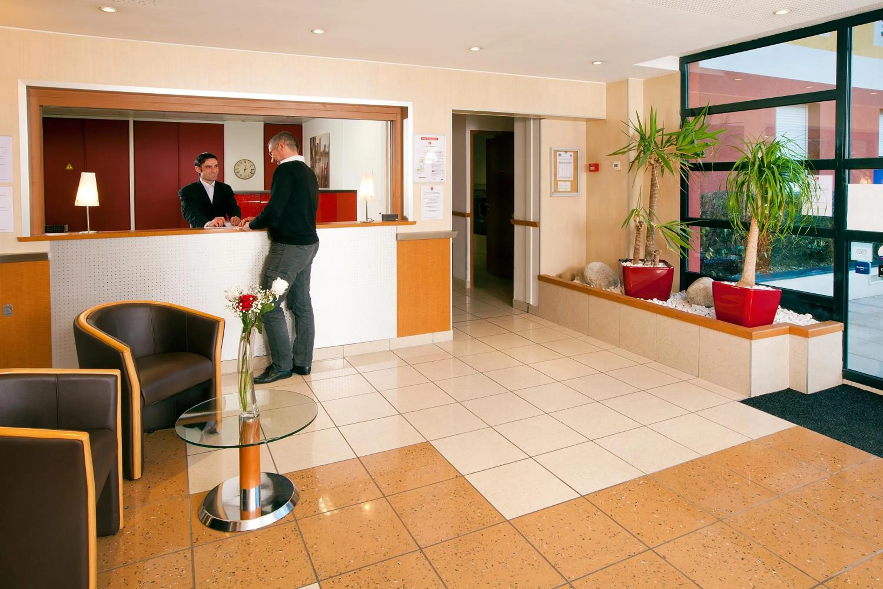 Lobby or reception in Séjours & Affaires Genève Saint Genis