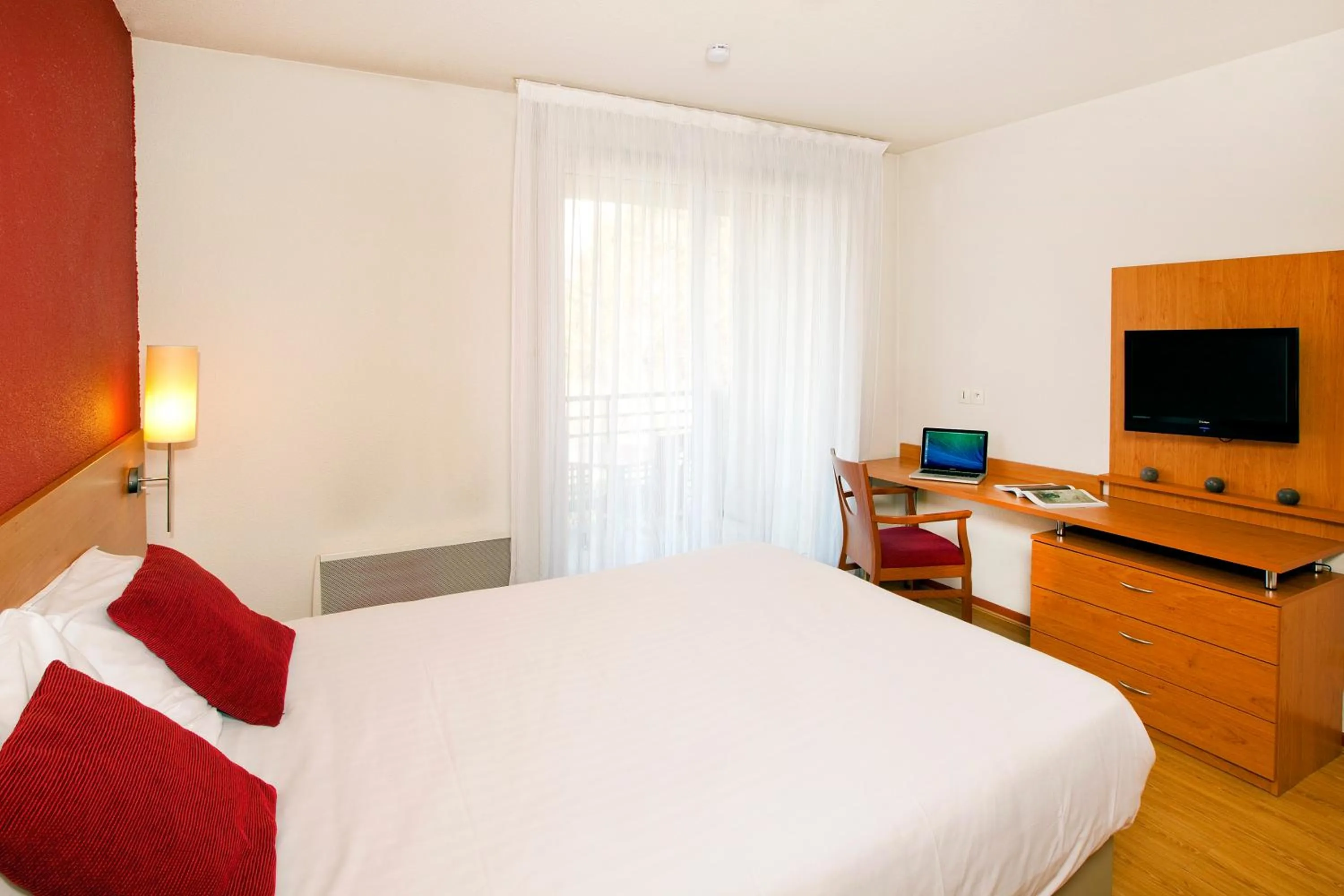 Bed in Séjours & Affaires Genève Saint Genis