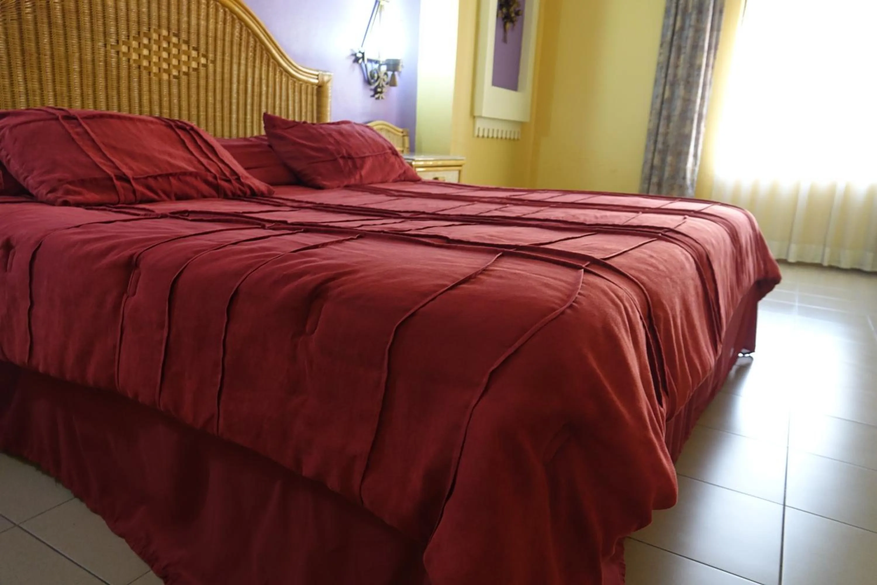 Photo of the whole room, Bed in Hotel America