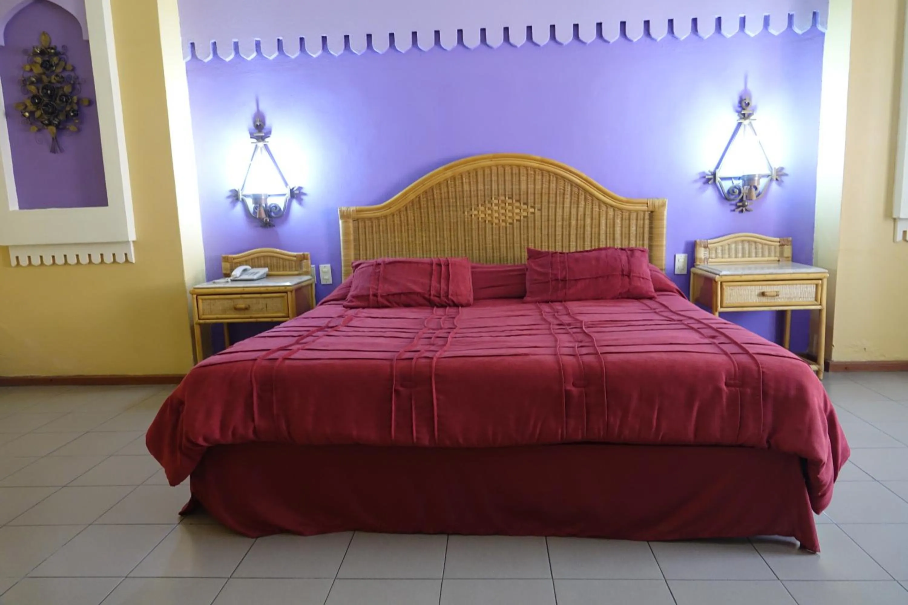 Photo of the whole room, Bed in Hotel America