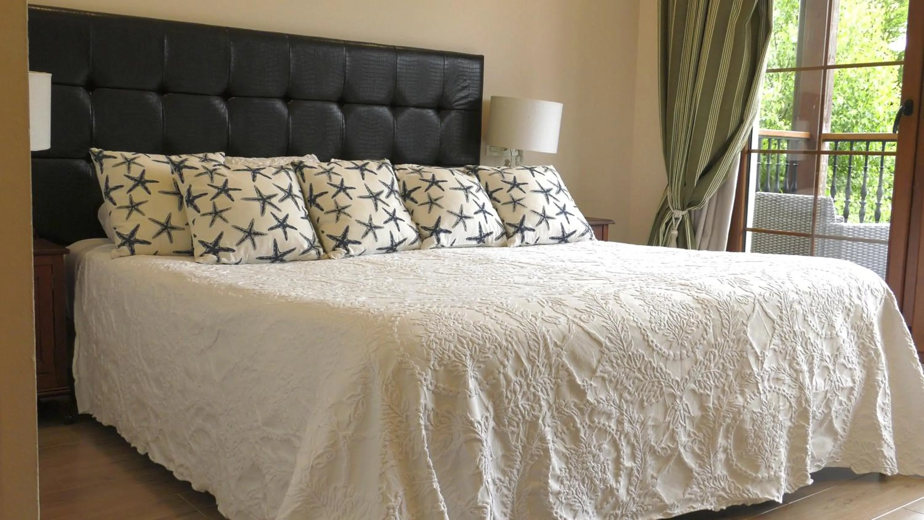 Bed in Hotel Rural Playa de Aguilar