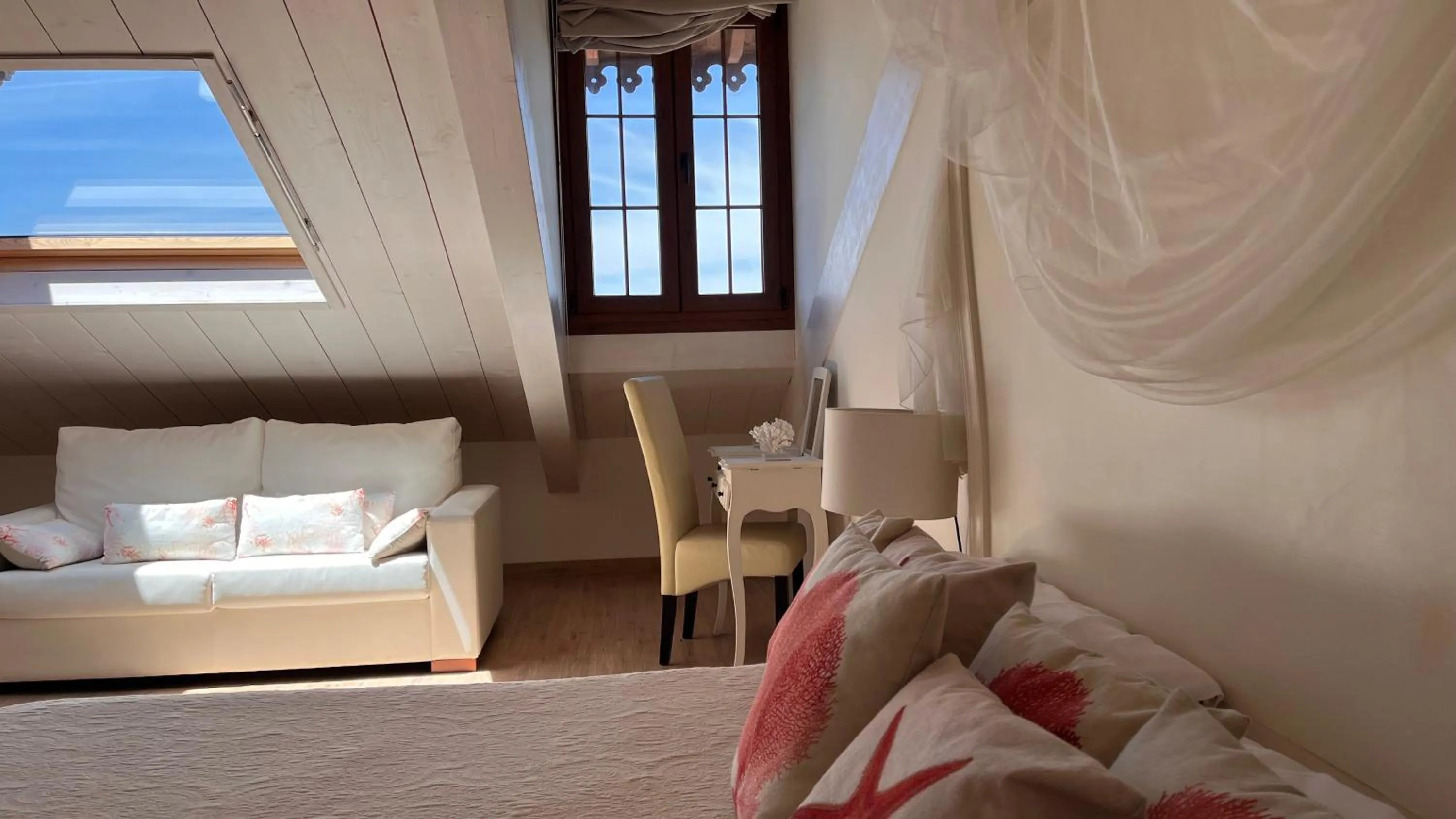 Living room, Bed in Hotel Rural Playa de Aguilar