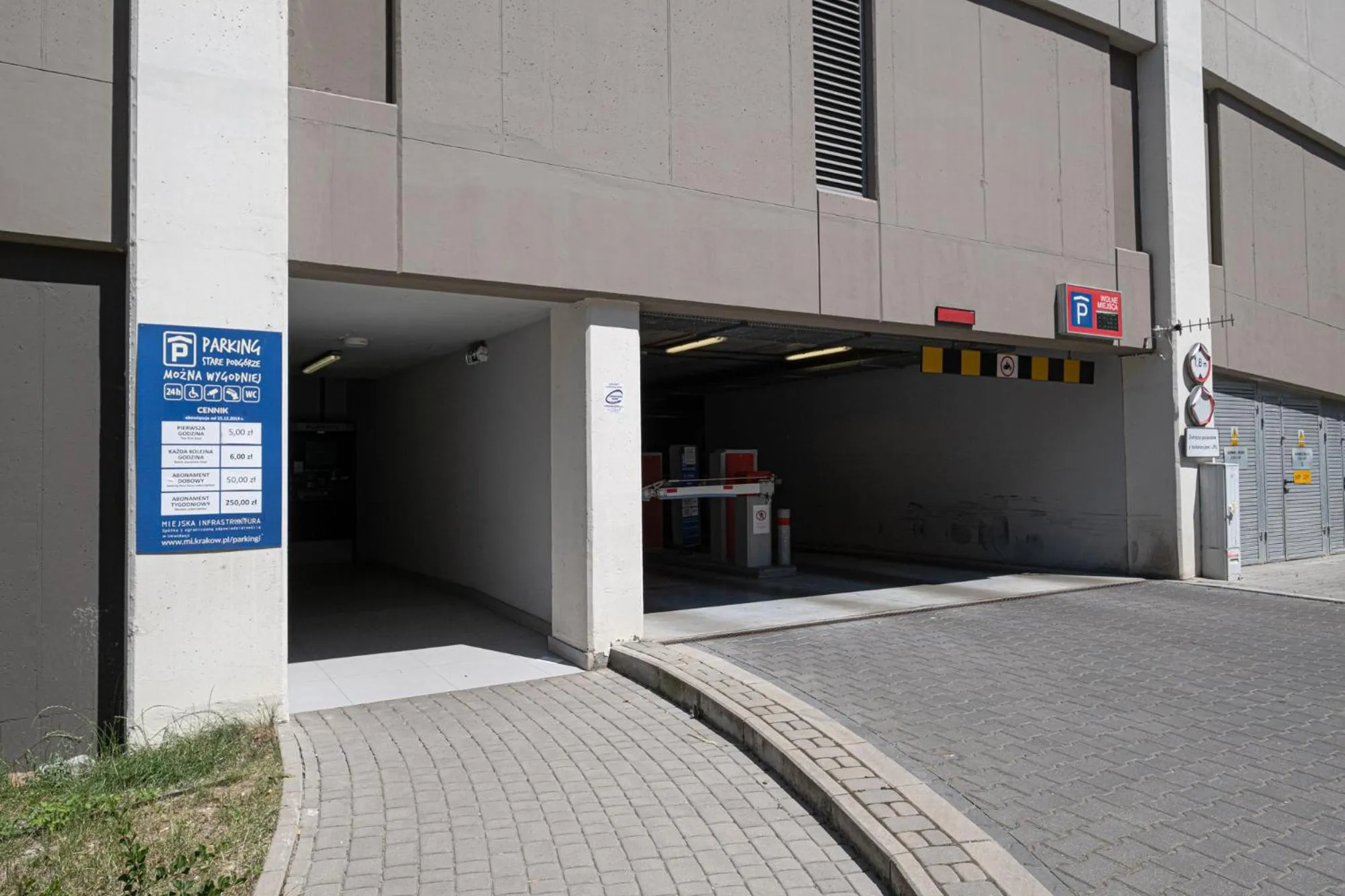 Parking in Old Town Vistula Premium Apartments