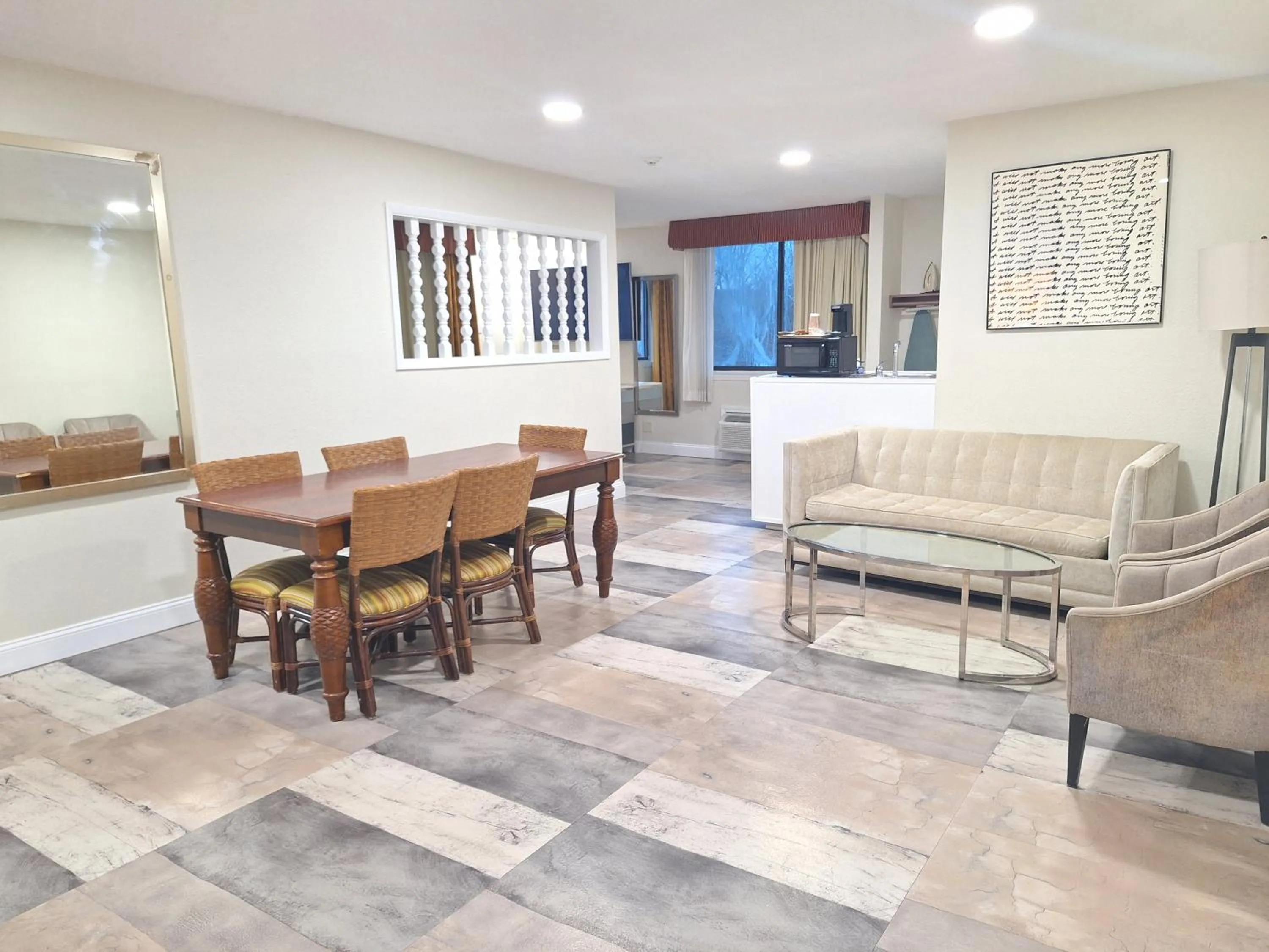 Living room in Travelodge by Wyndham Indianapolis Speedway