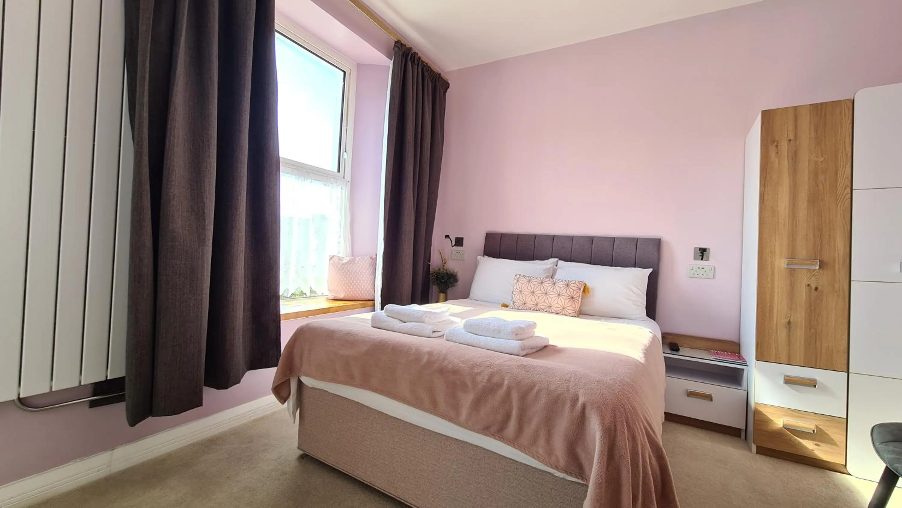 Bedroom, Bed in The Torland - Paignton Seafront - free parking, all rooms en-suite