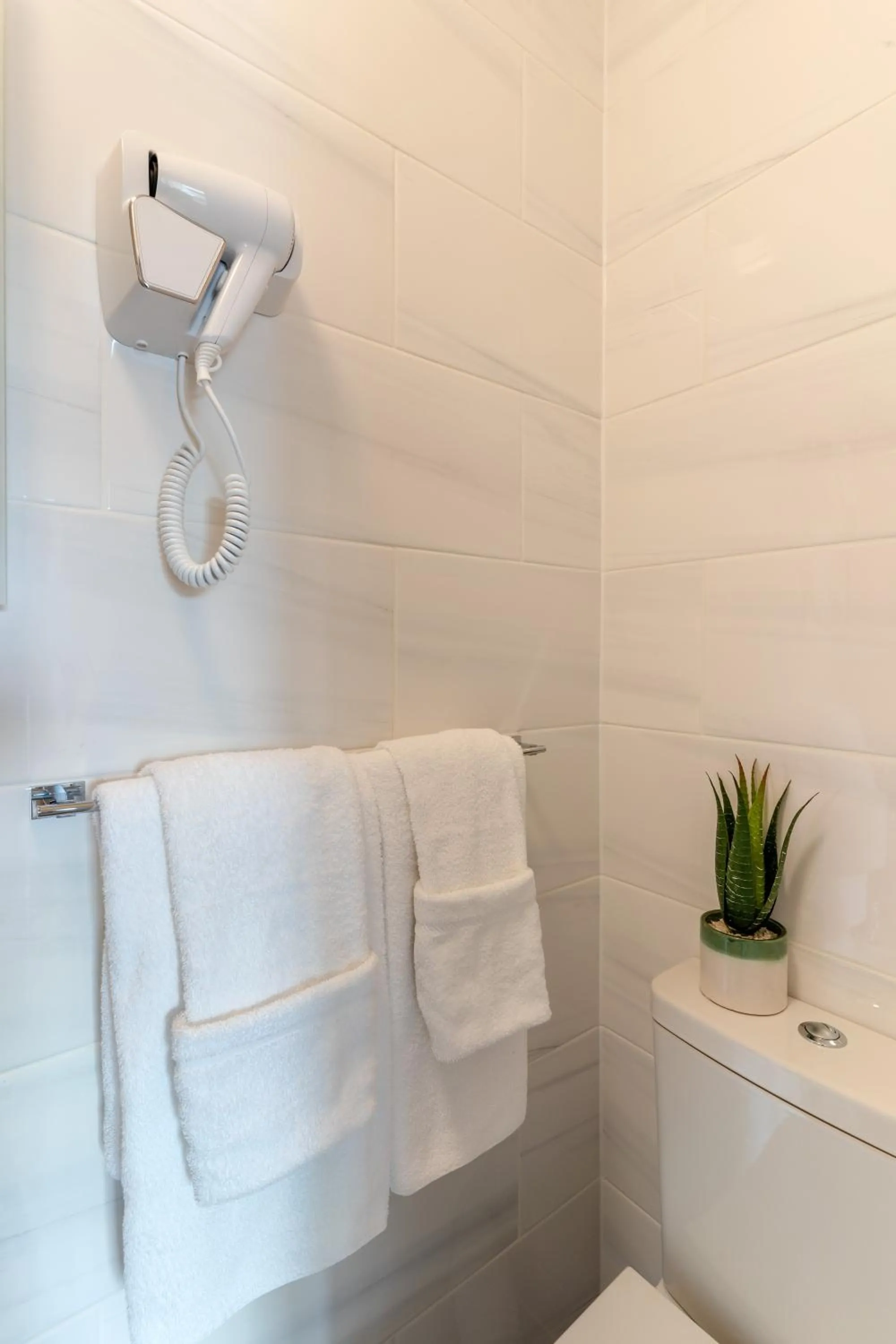 Bathroom in The Torland - Paignton Seafront - free parking, all rooms en-suite