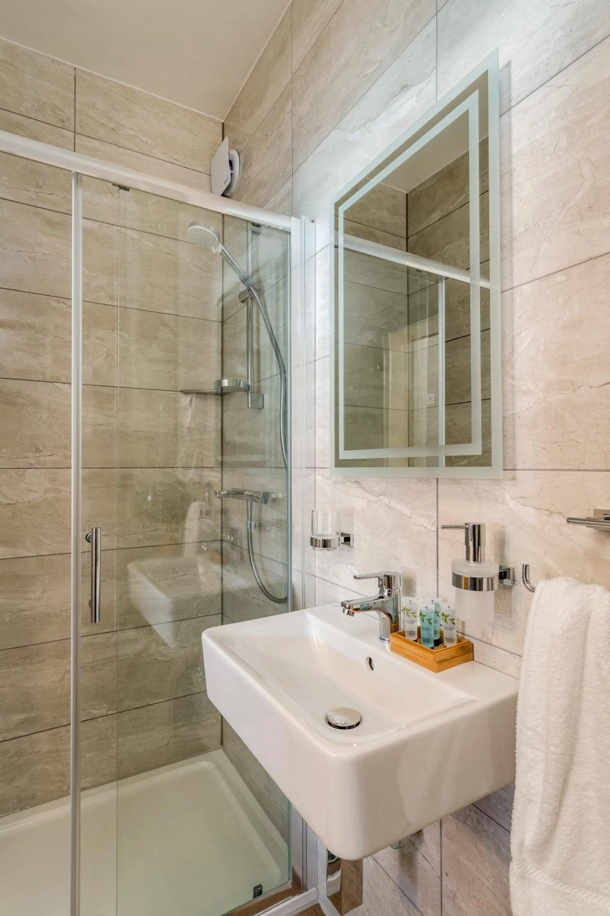 Bathroom in The Torland - Paignton Seafront - free parking, all rooms en-suite