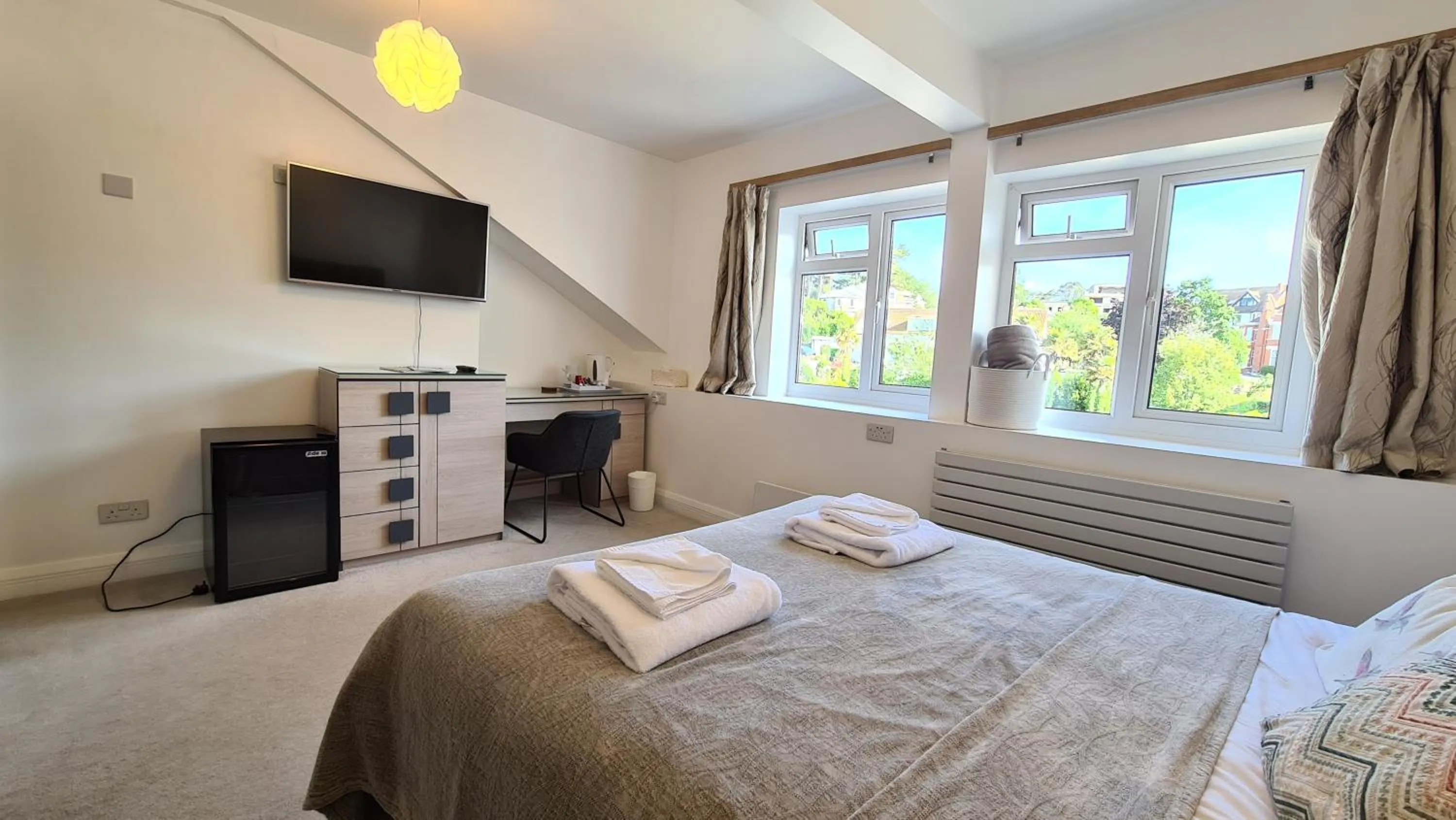 Bedroom, Bed in The Torland - Paignton Seafront - free parking, all rooms en-suite