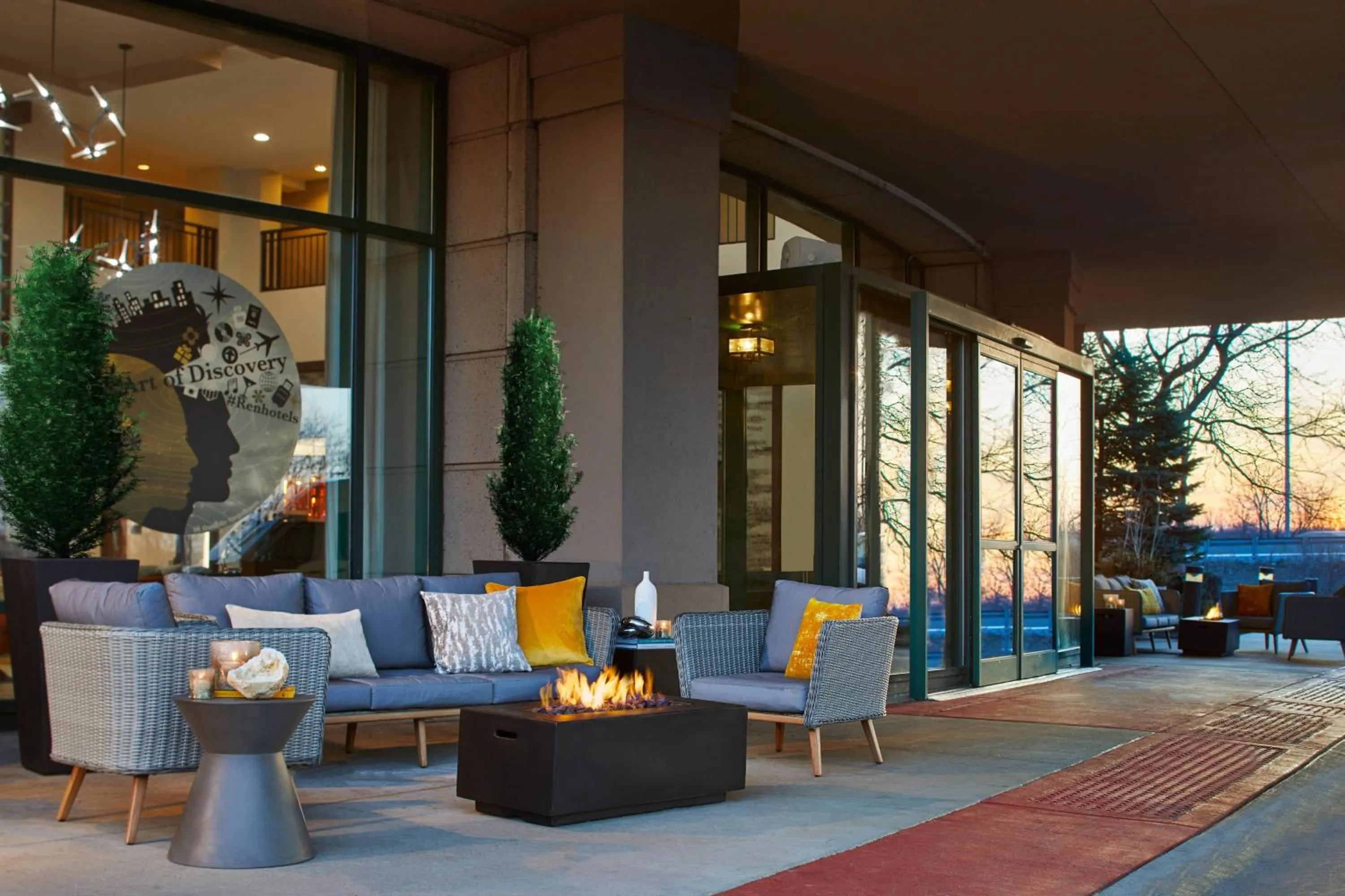 Patio in Renaissance Chicago Glenview Suites Hotel