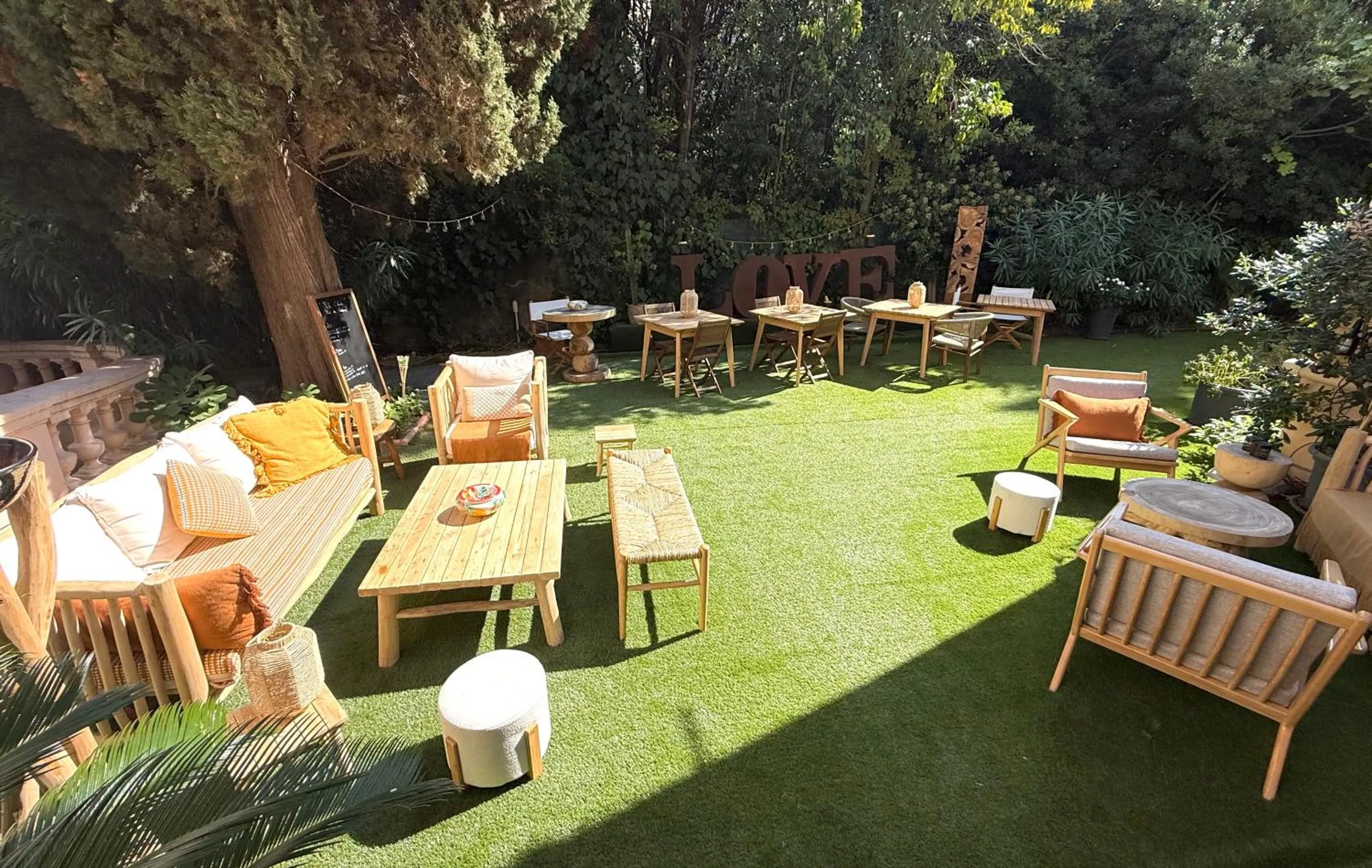 Patio in Villa Claudia Hotel Cannes Centre - Parking